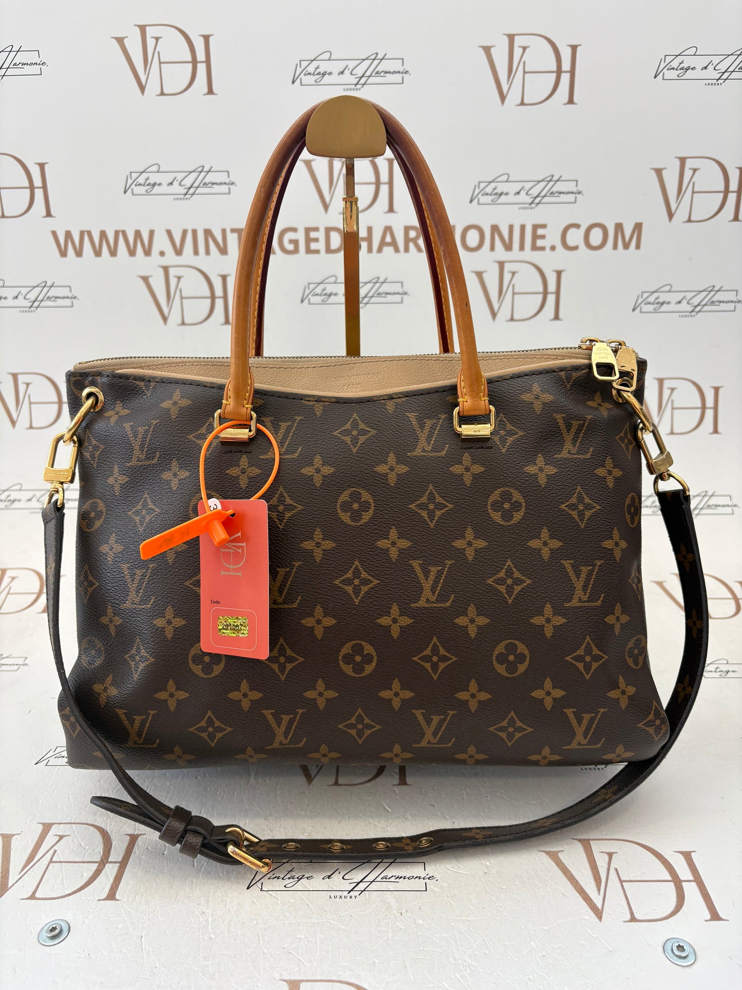 201587 - Louis Vuitton Pallas