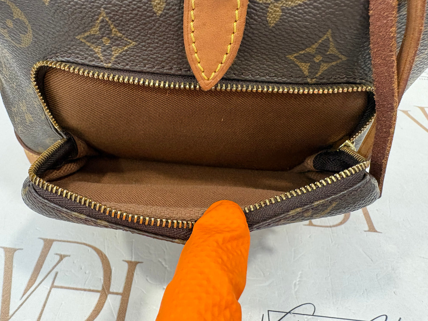 017658 - Louis Vuitton Montsouris MM
