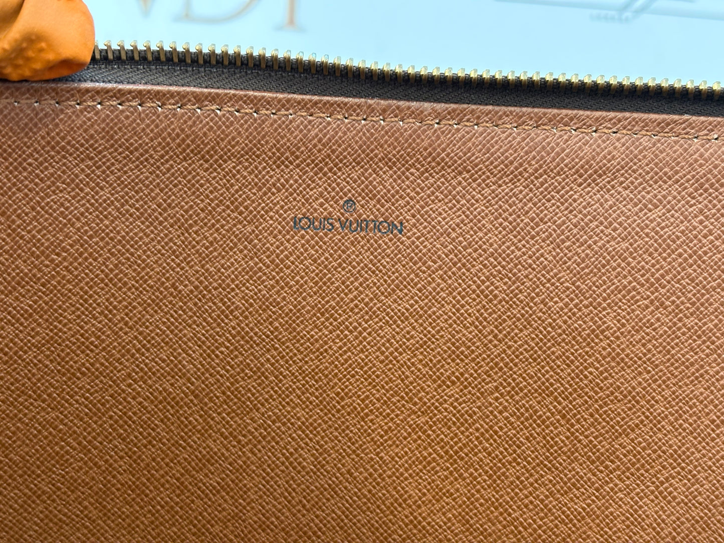 017062 - Louis Vuitton Pochette Documents