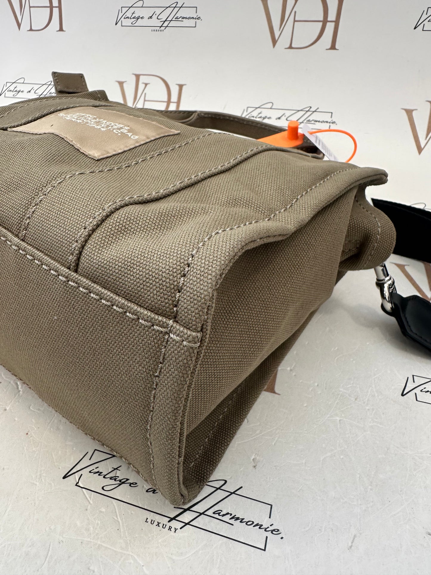 382206 - Marc Jacobs Traveler