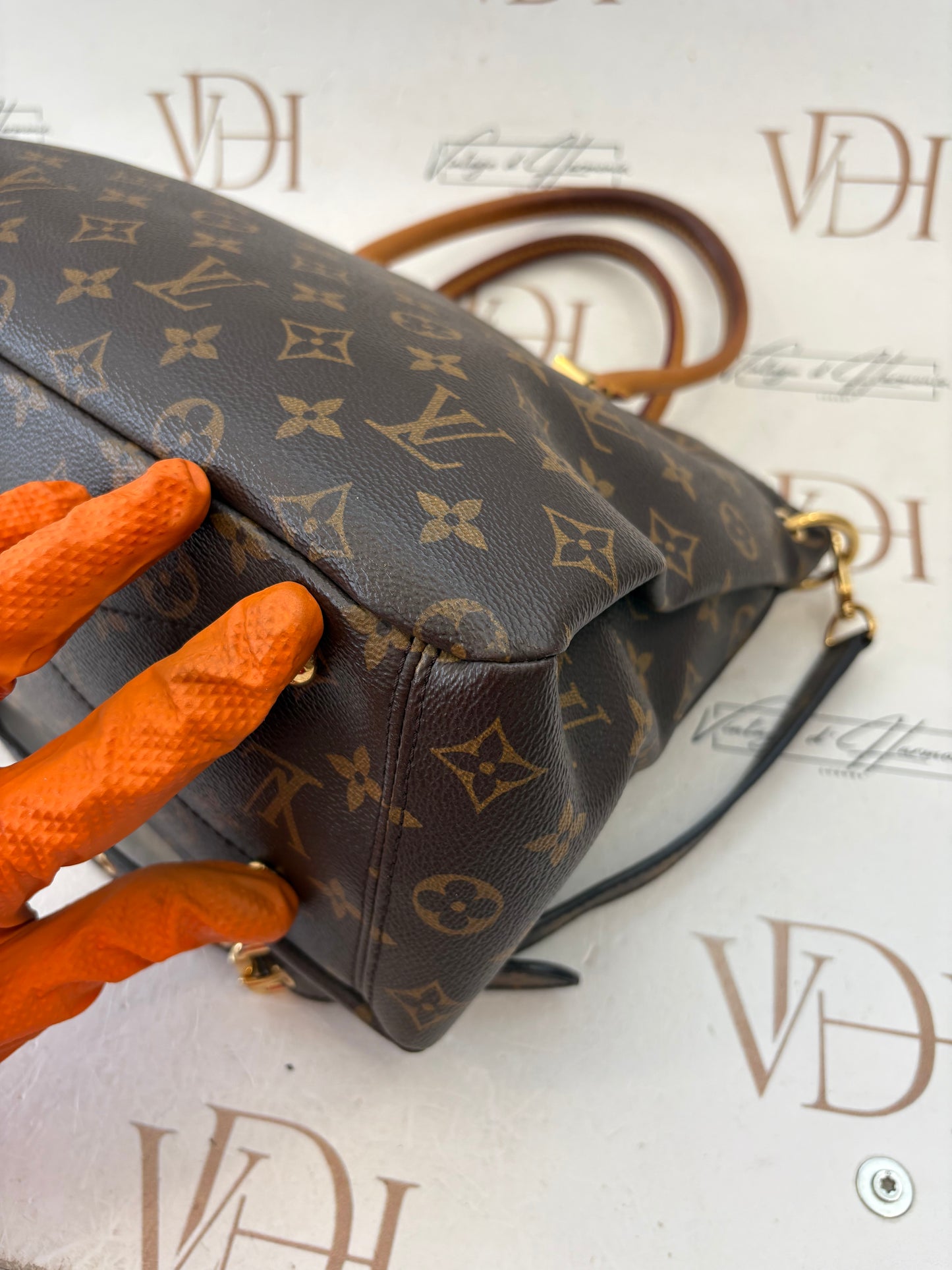 201587 - Louis Vuitton Pallas