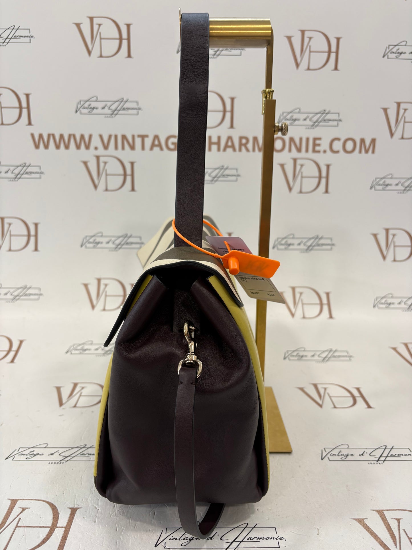 384237 - Valentino Mime