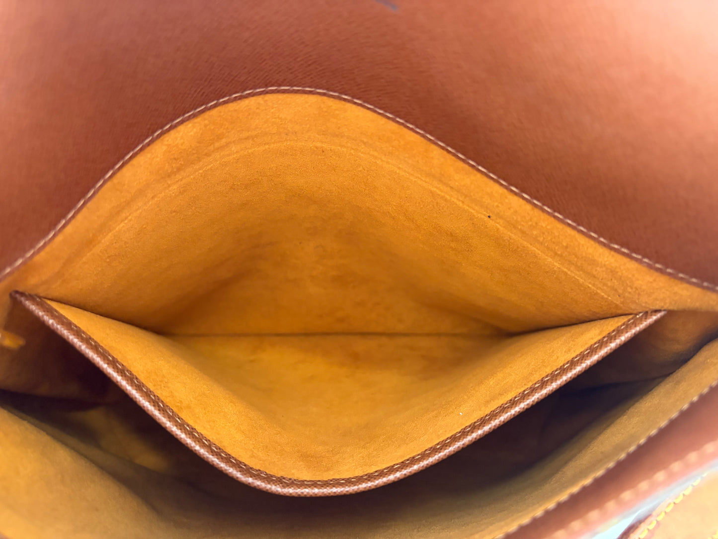 018327 - Louis Vuitton Musette