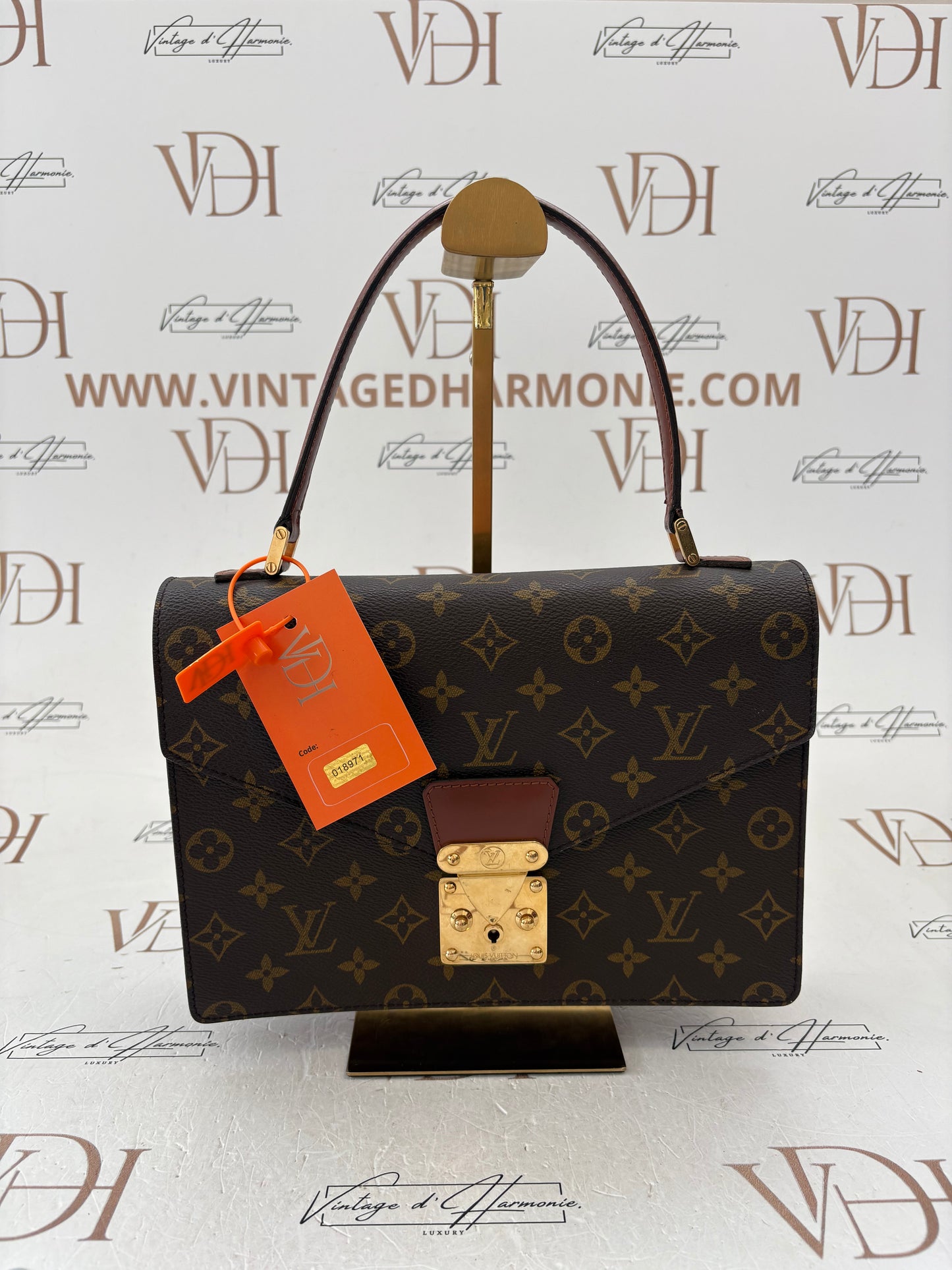 018971 - Louis Vuitton Concorde