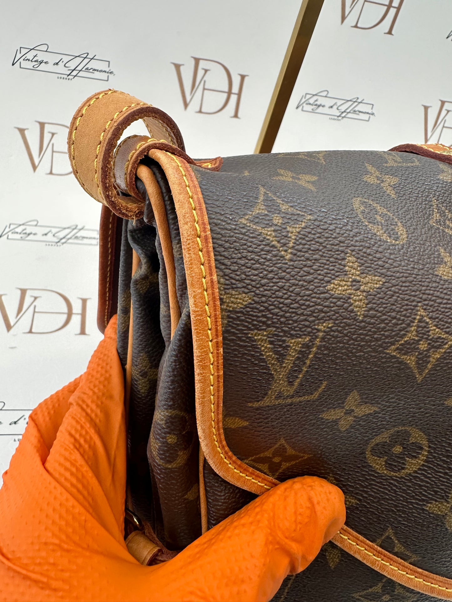 017887 - Louis Vuitton Saumur 30