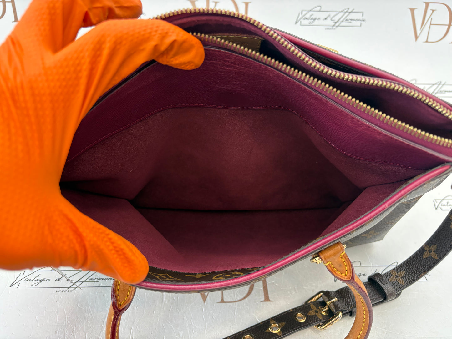 016937 - Louis Vuitton Pallas