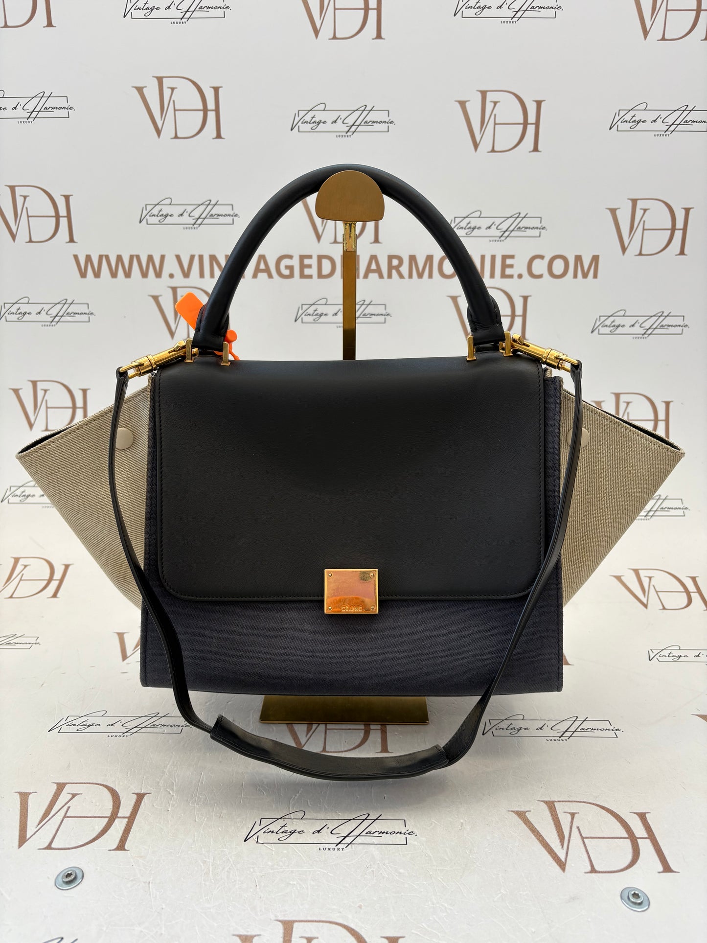 383730 - Céline Trapeze