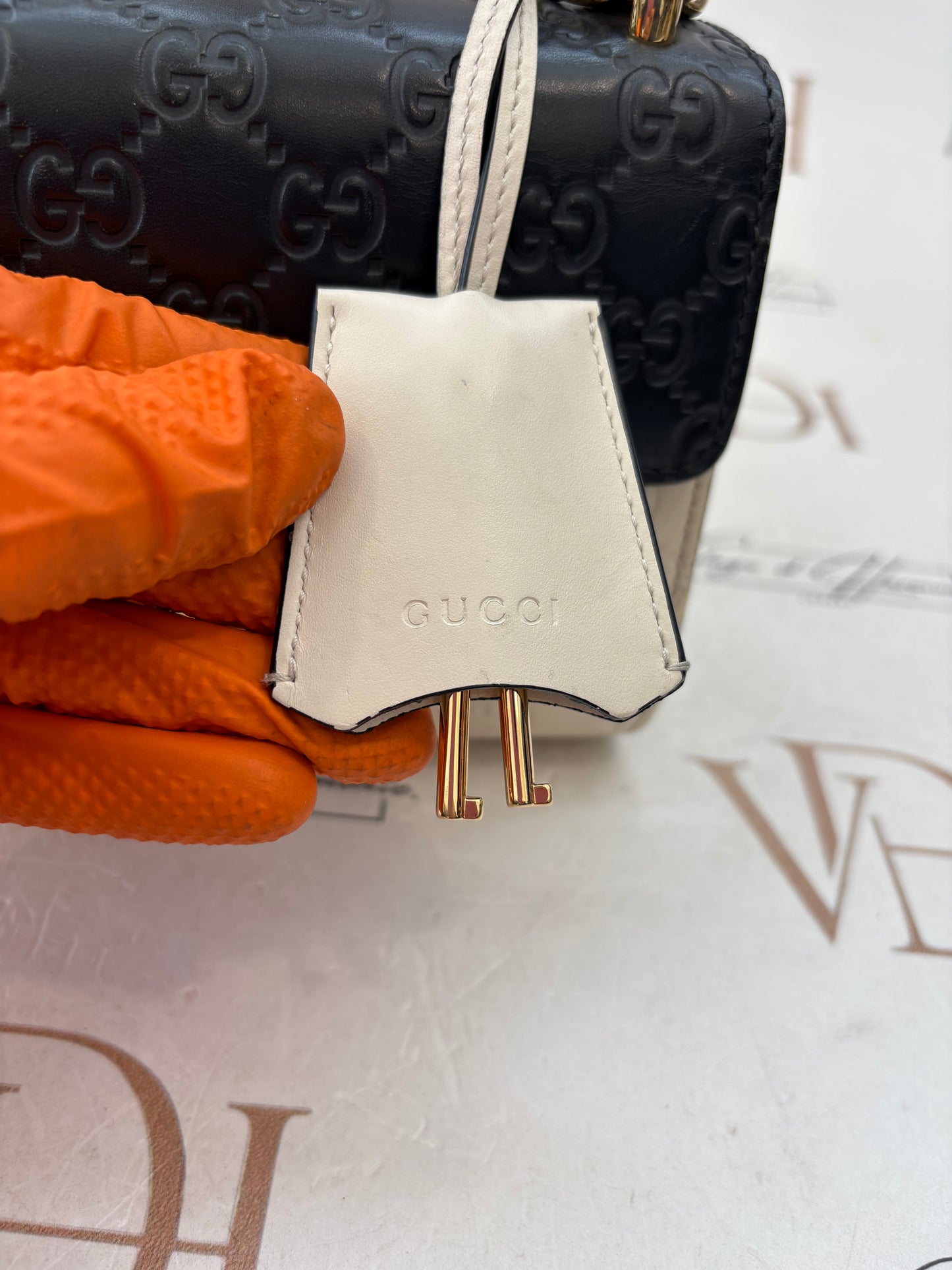 383492 - Gucci Padlock