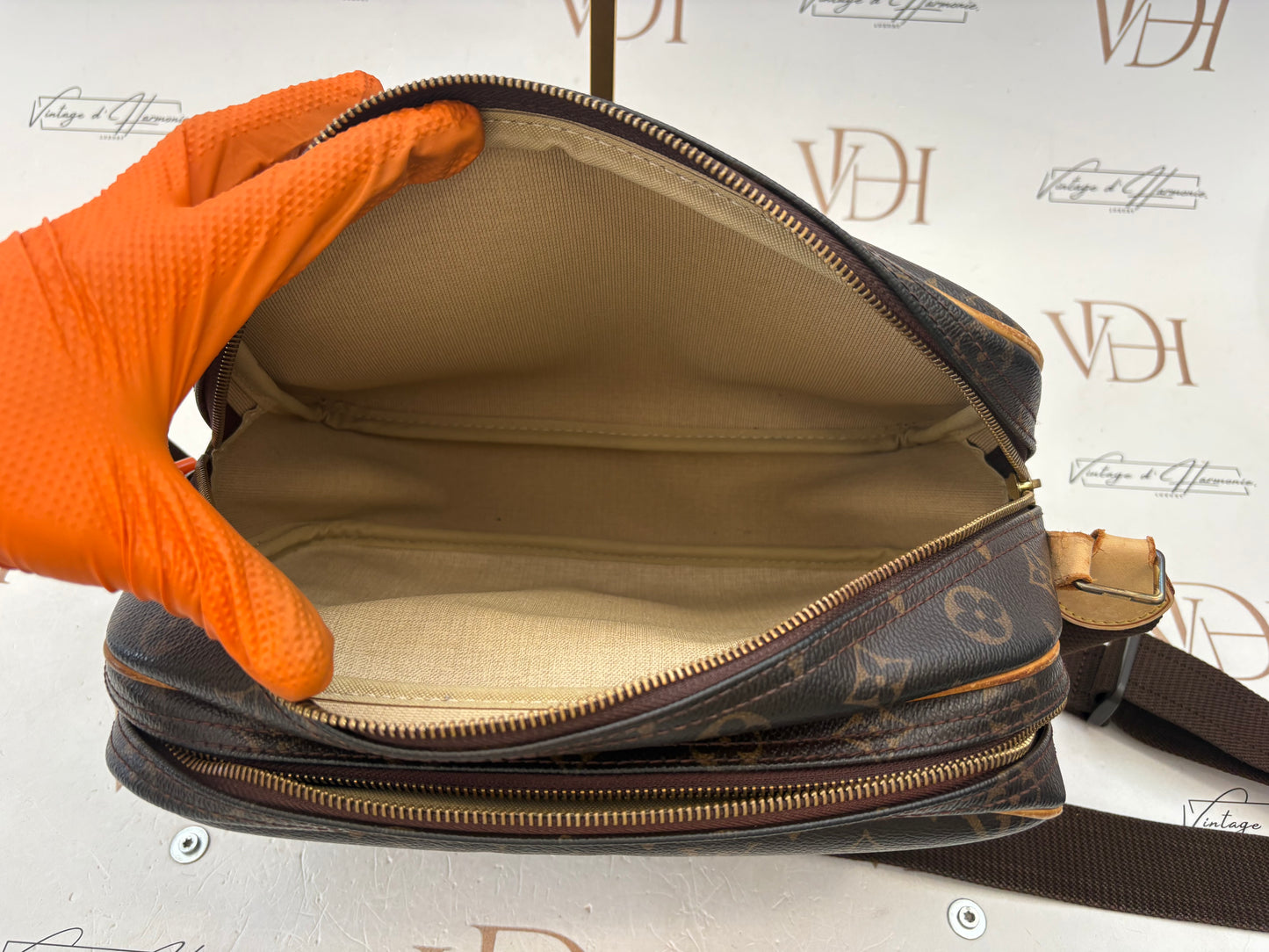 018692 - Louis Vuitton Reporter PM
