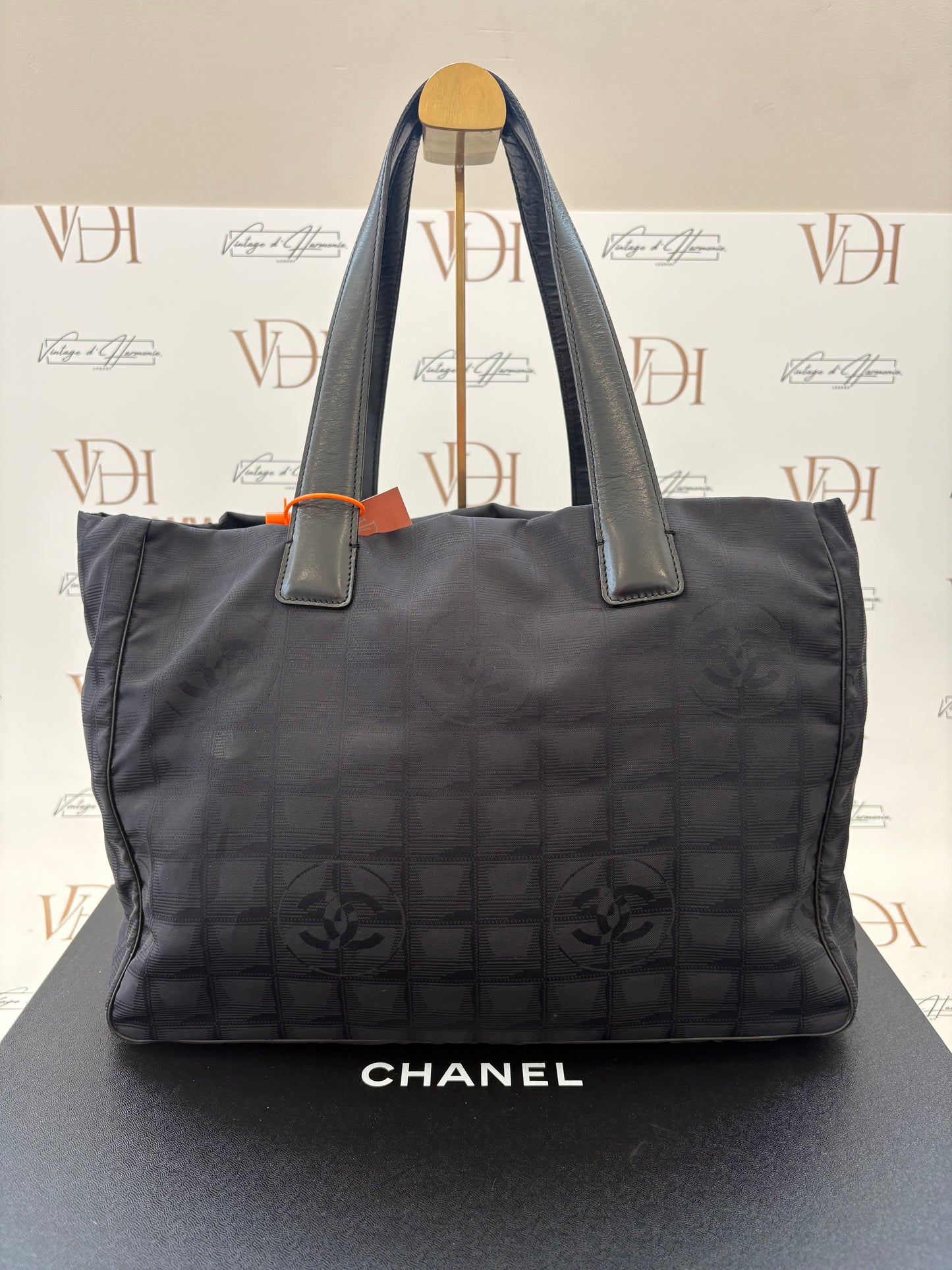 018228 - Chanel Tote Dark Jacquard