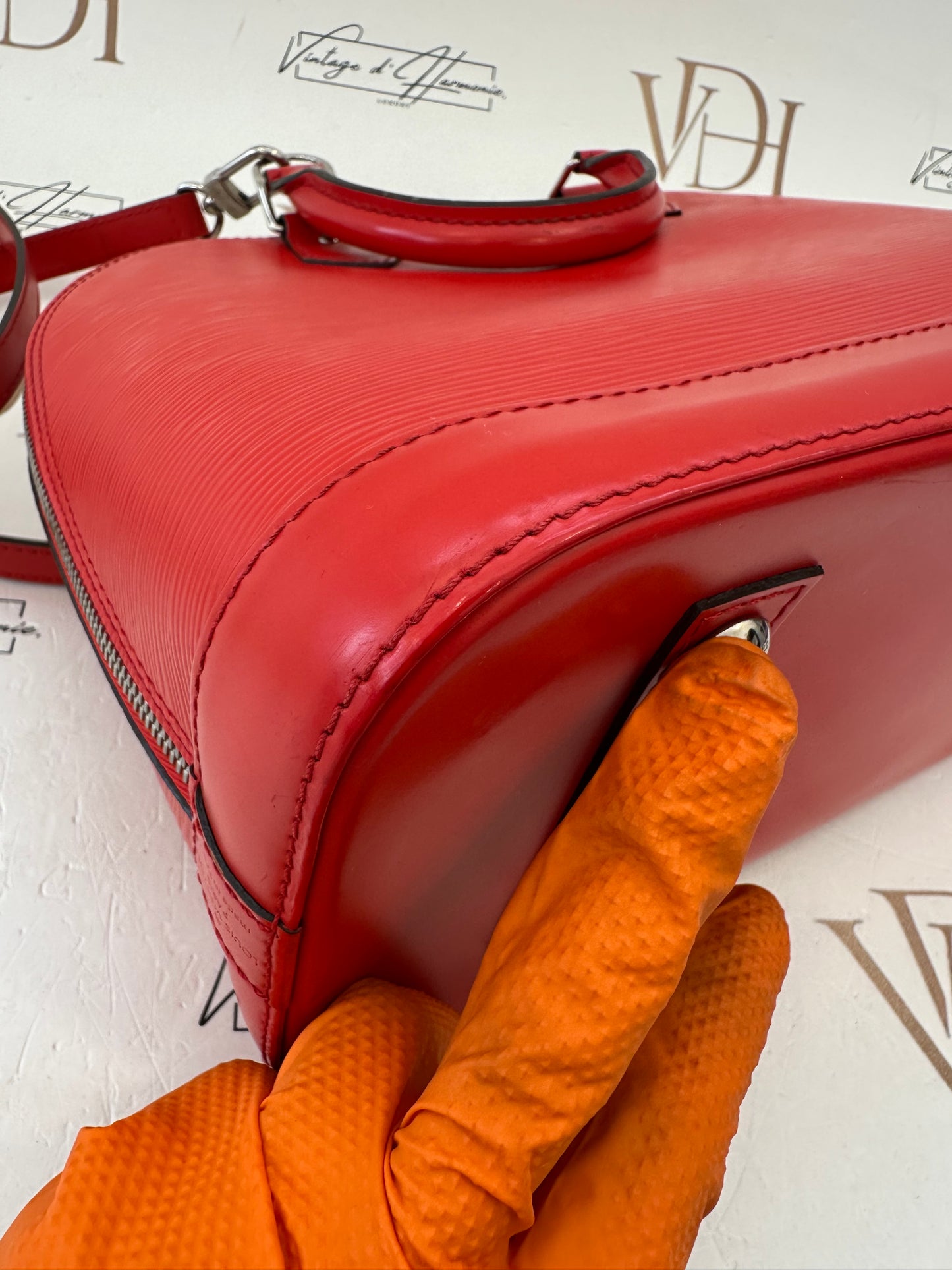 017886 - Louis Vuitton Alma Red Epi