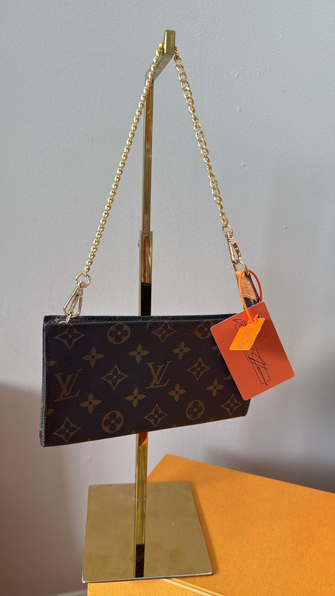 LV Pochette Bucket