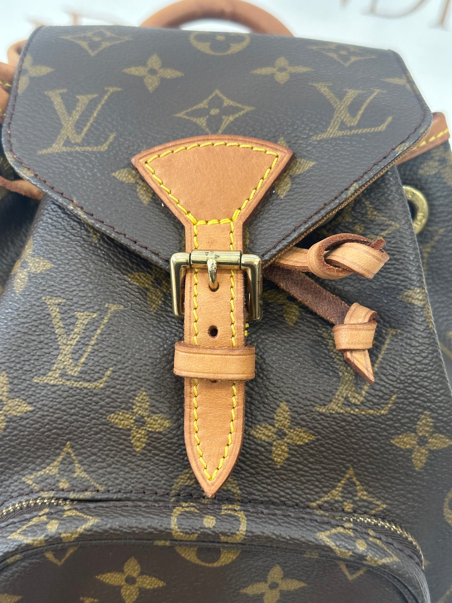 018735 - Louis Vuitton Montsouris