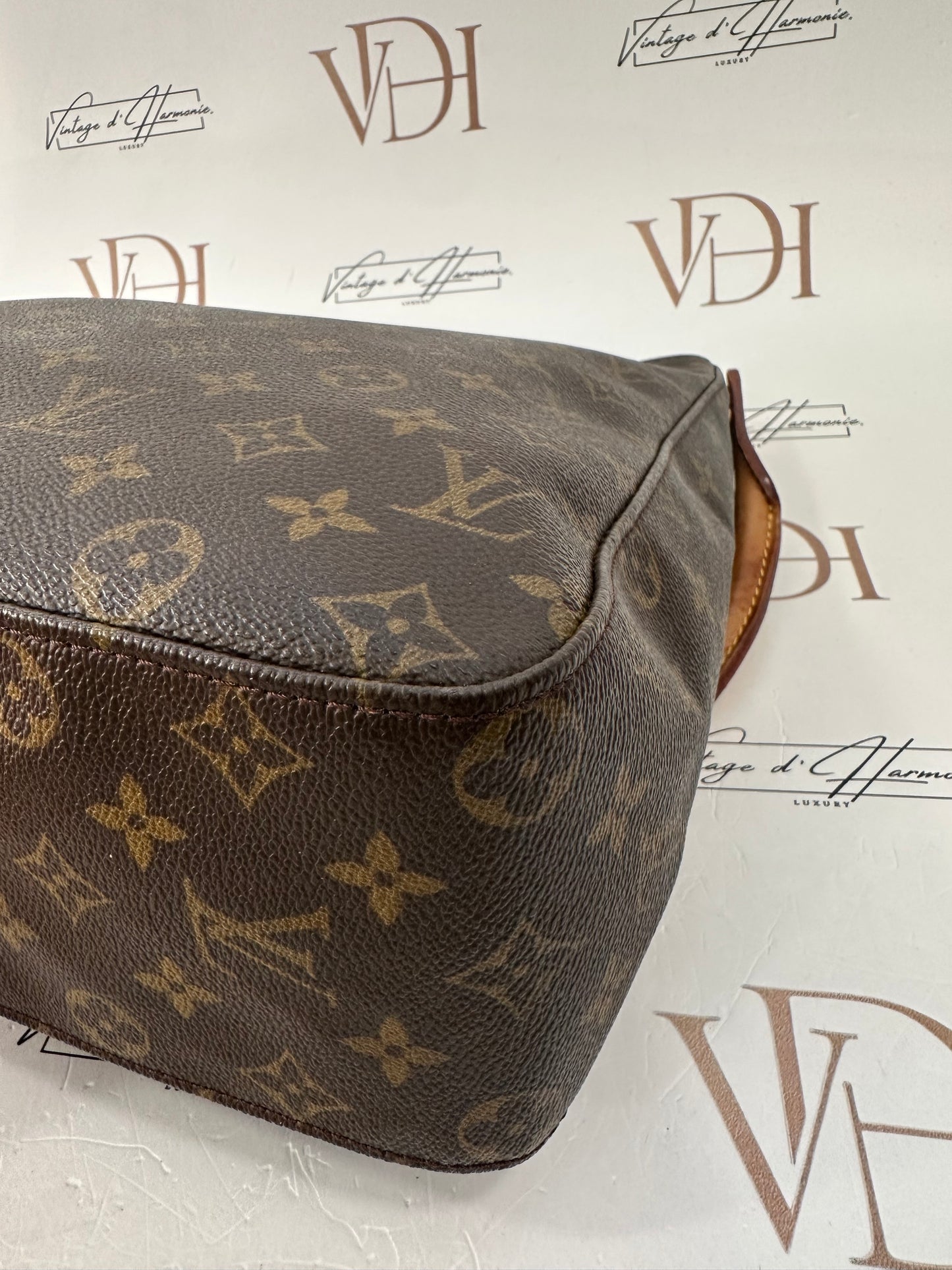 017798 - Louis Vuitton Looping GM