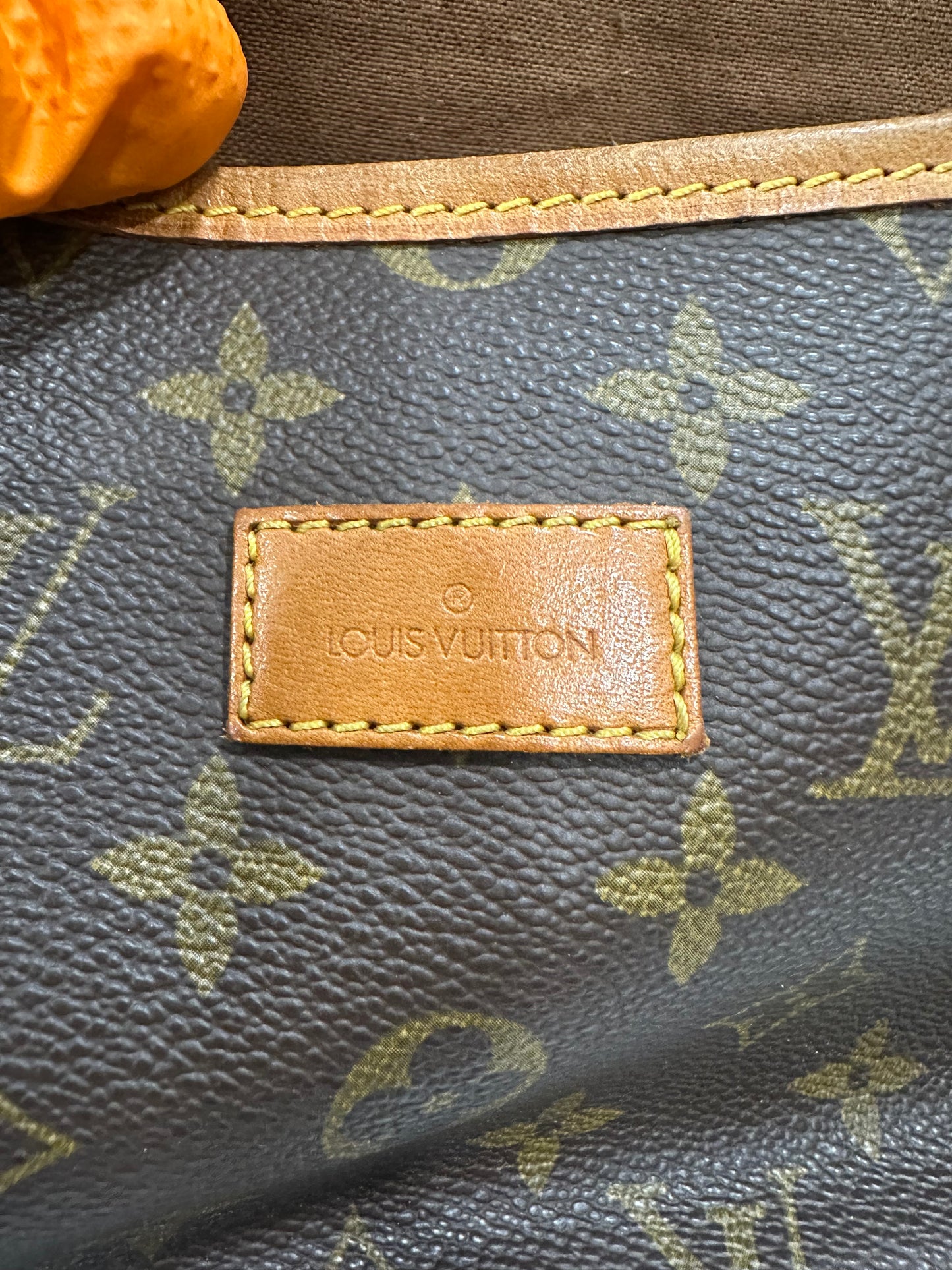 016862 - Louis Vuitton Saumur 35