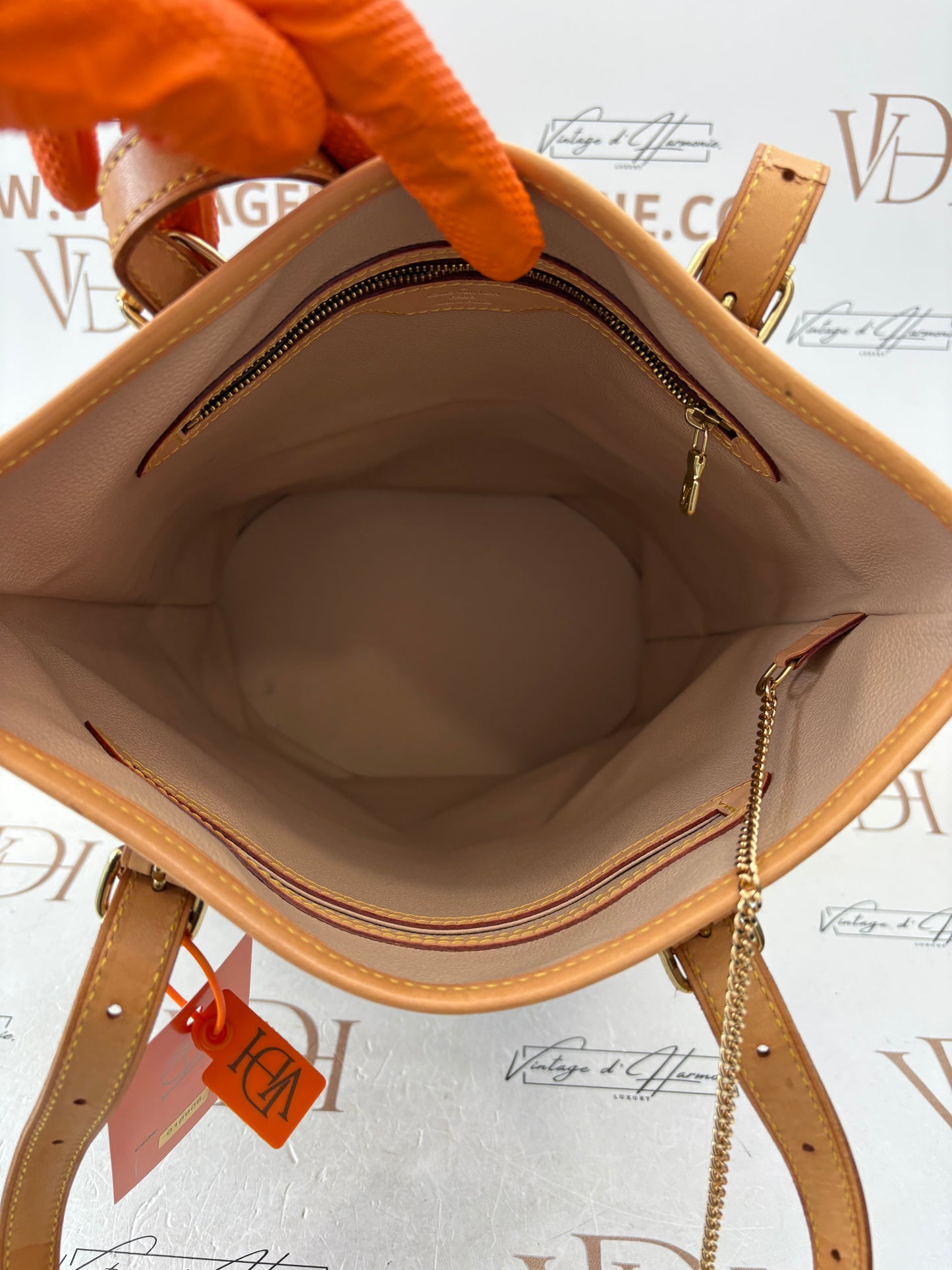 018906 - Louis Vuitton Bucket GM