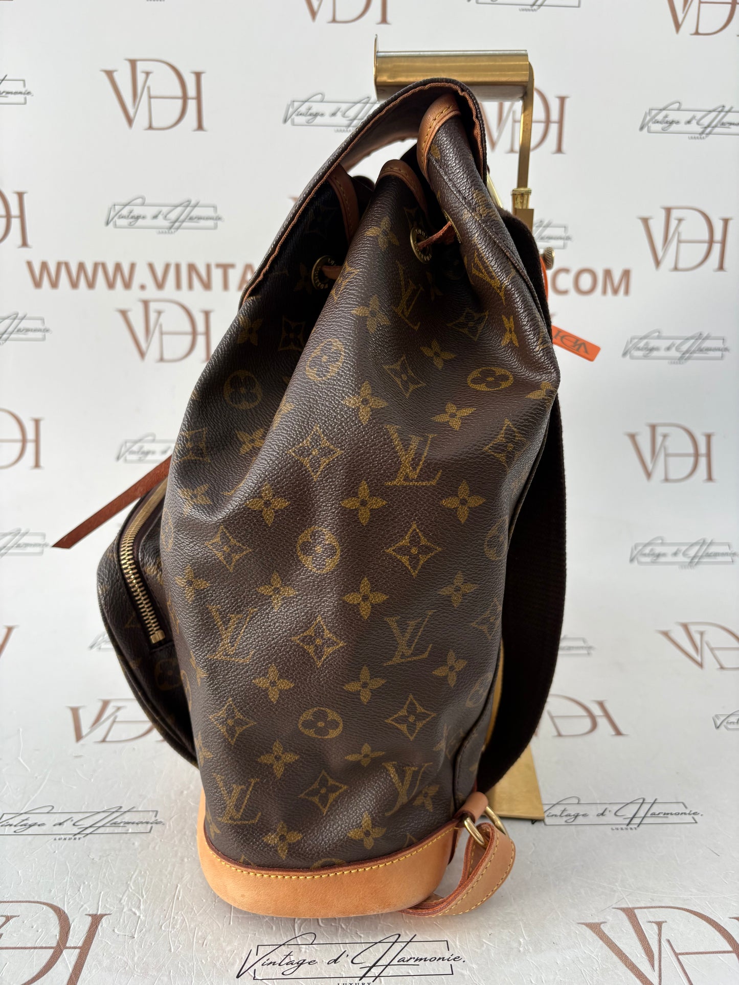 018842 - Louis Vuitton Montsouris GM
