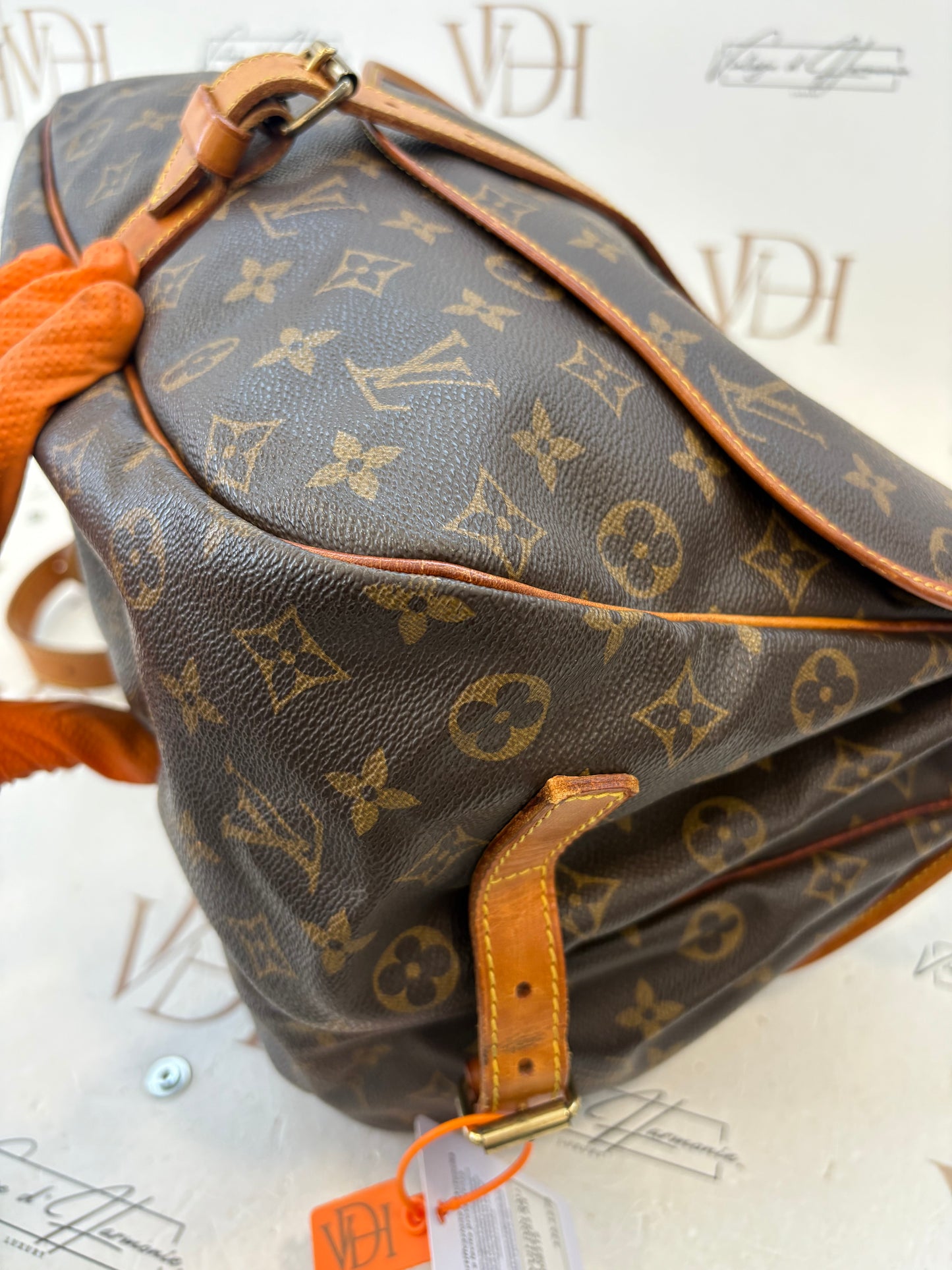 018589 - Louis Vuitton Saumur 35