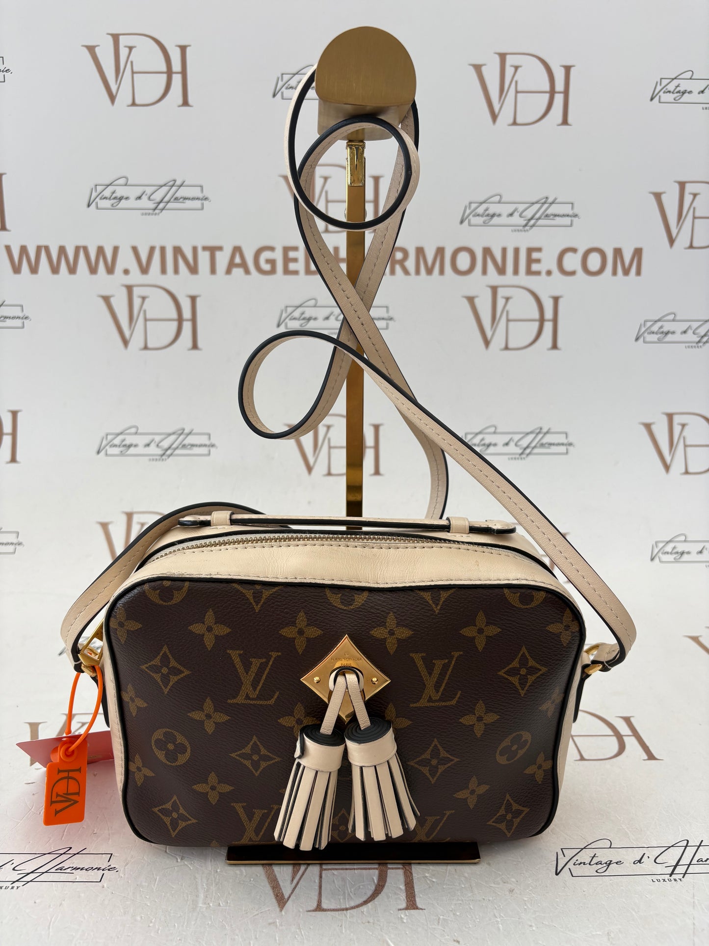 018540 - Louis Vuitton Cream Saintonge