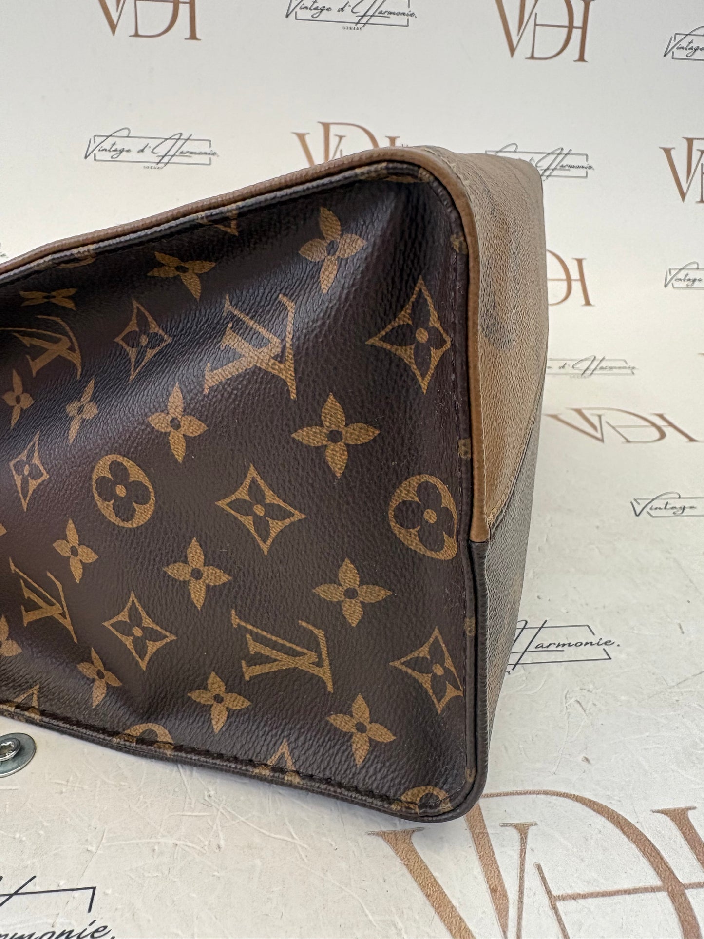 384166 - LV on The go