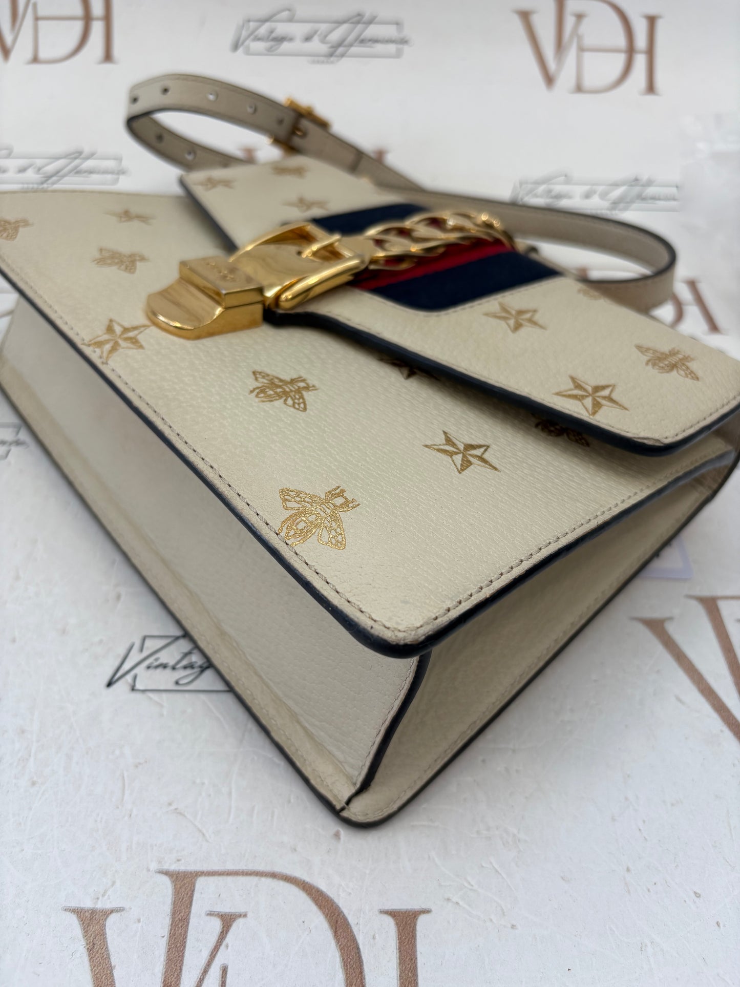 384258 - Gucci
