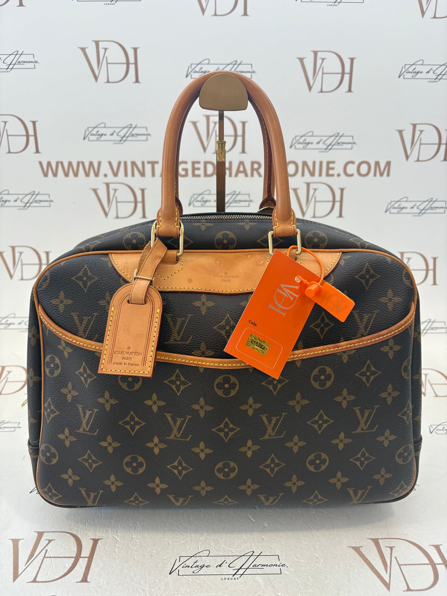 018924 - Louis Vuitton Deauville