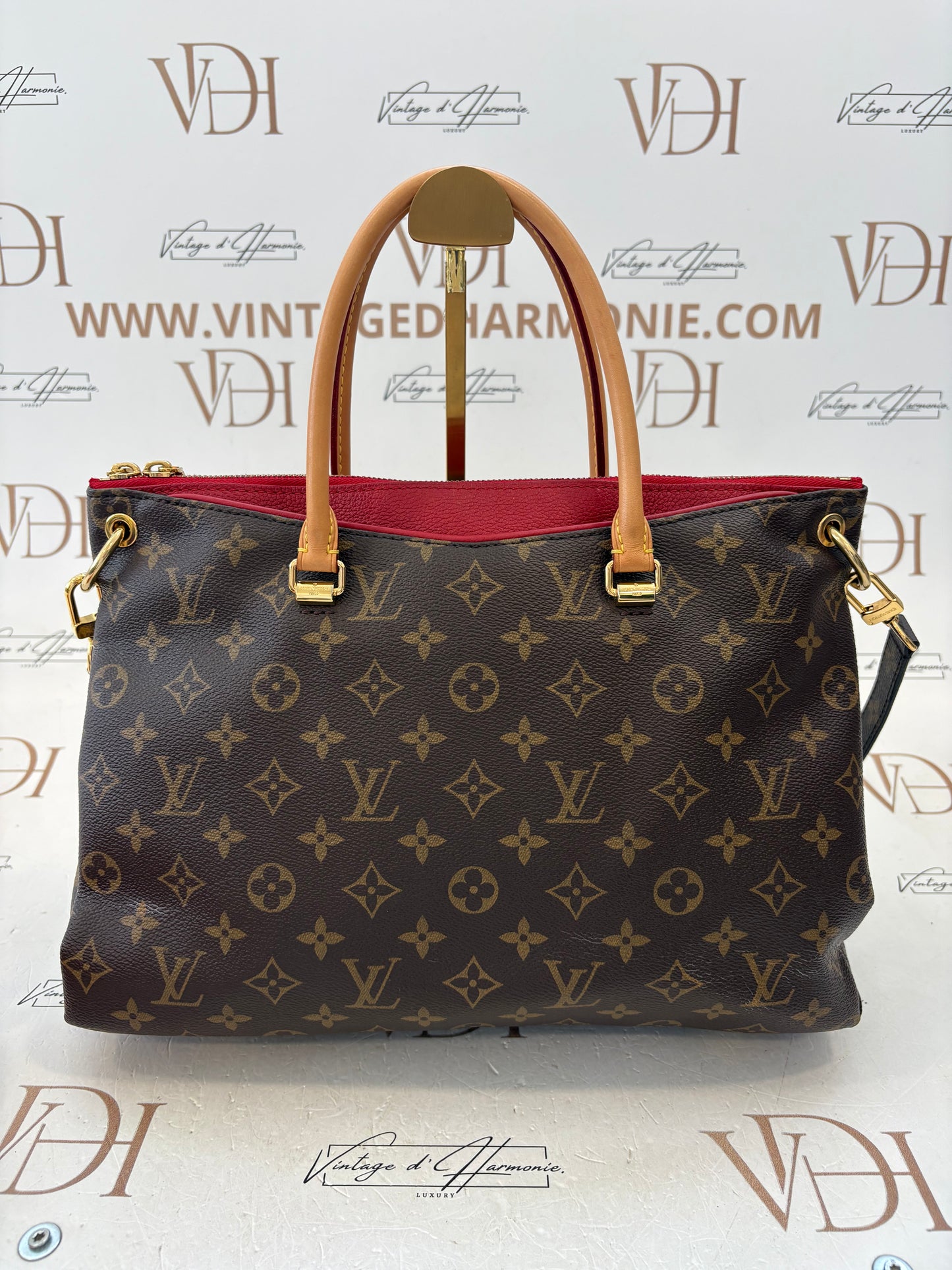 201112 - Louis Vuitton Pallas