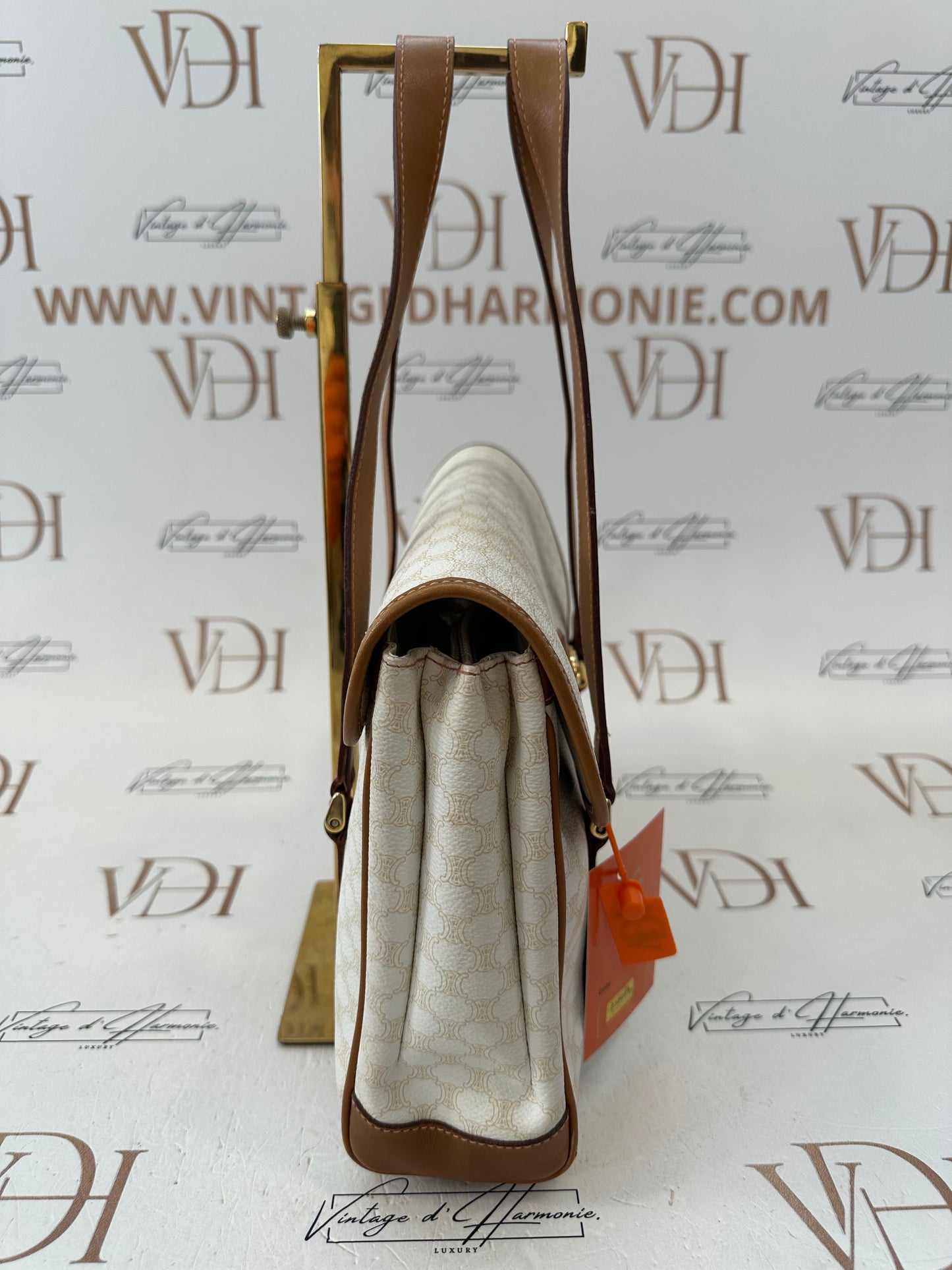 018081 - Céline White PVC