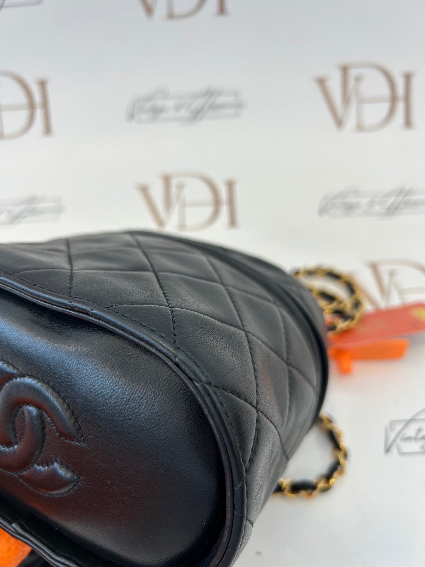 017040 - Chanel Black Lambskin Chain Shoulder Bag