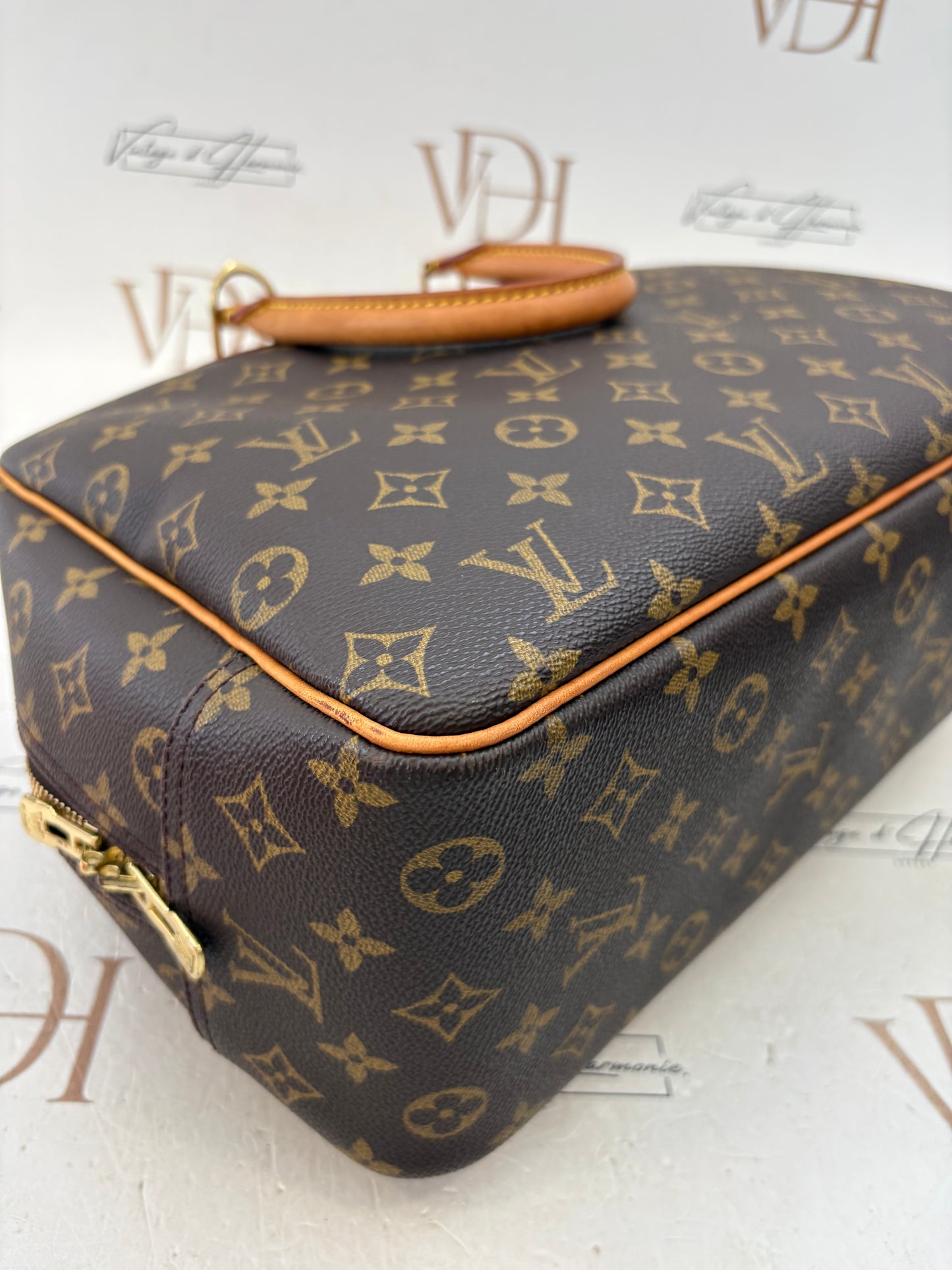 018379 - Louis Vuitton Deauville