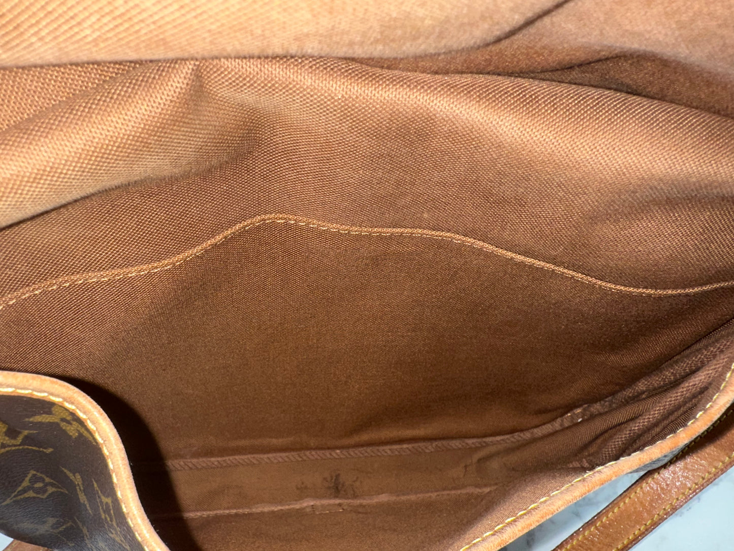 Louis Vuitton Saumur 30