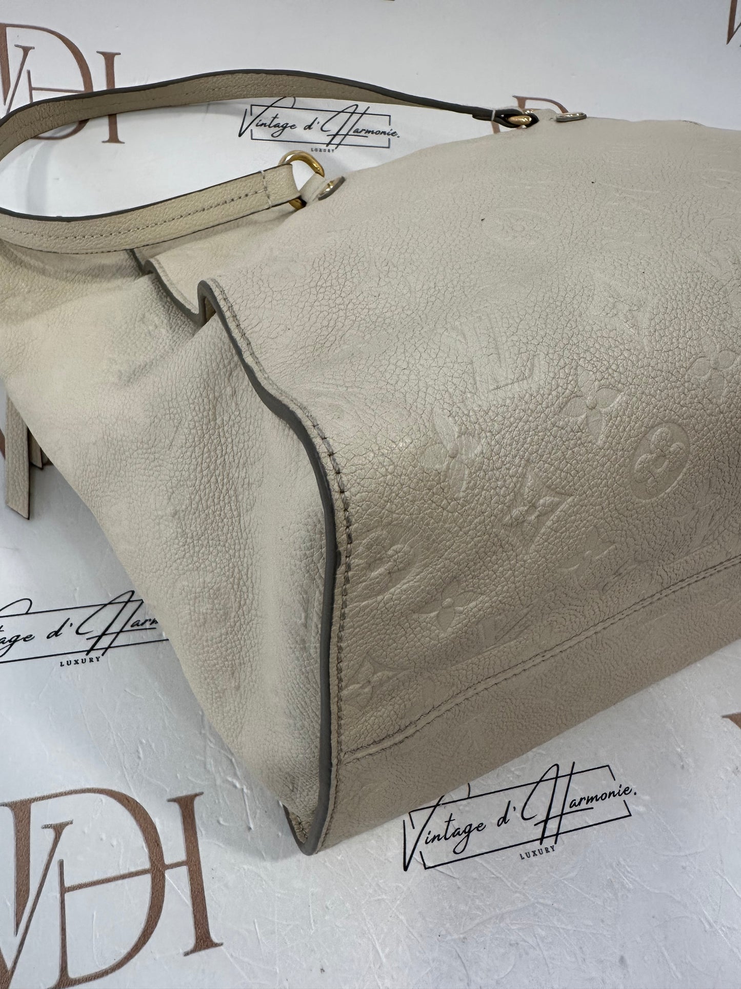 382893 - Louis Vuitton Lumineuse