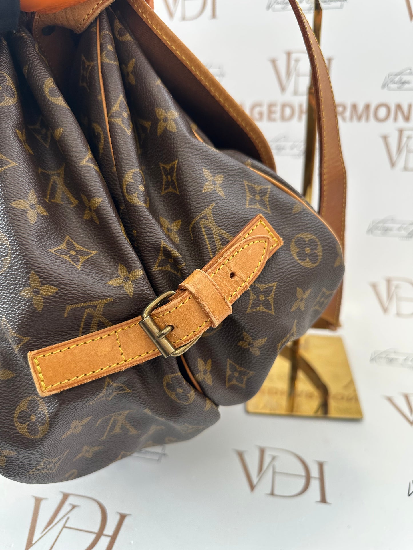 018125 - Louis Vuitton Saumur 35