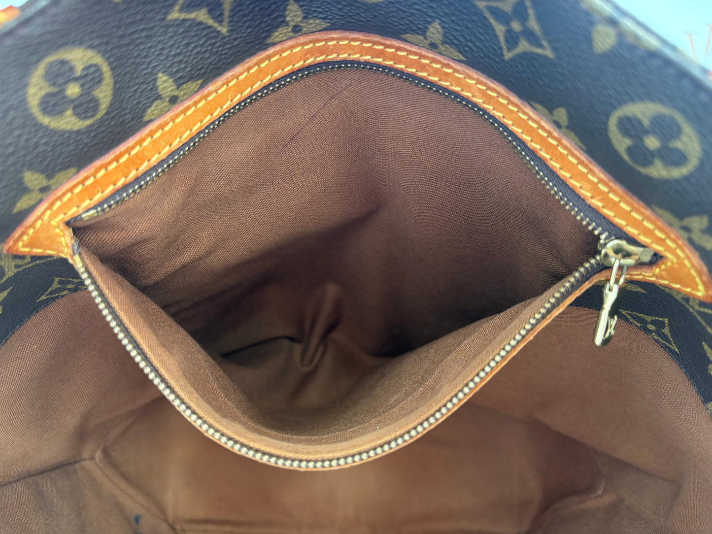 018617 - Louis Vuitton Sac Shopping
