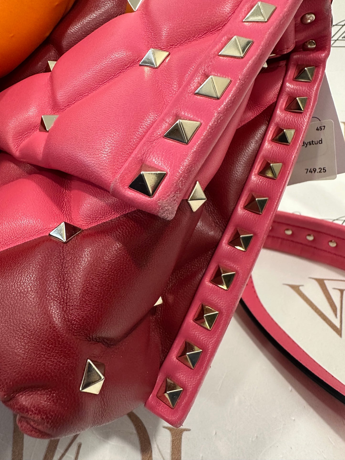 382940 - Valentino Candystud