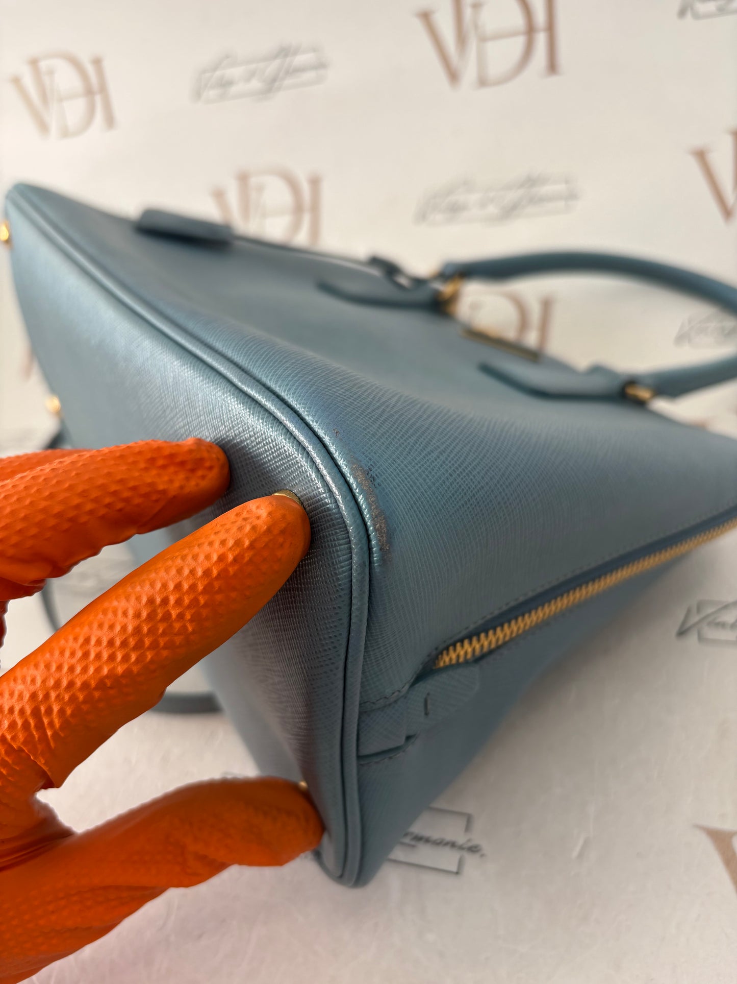 383949 - Prada Promenate