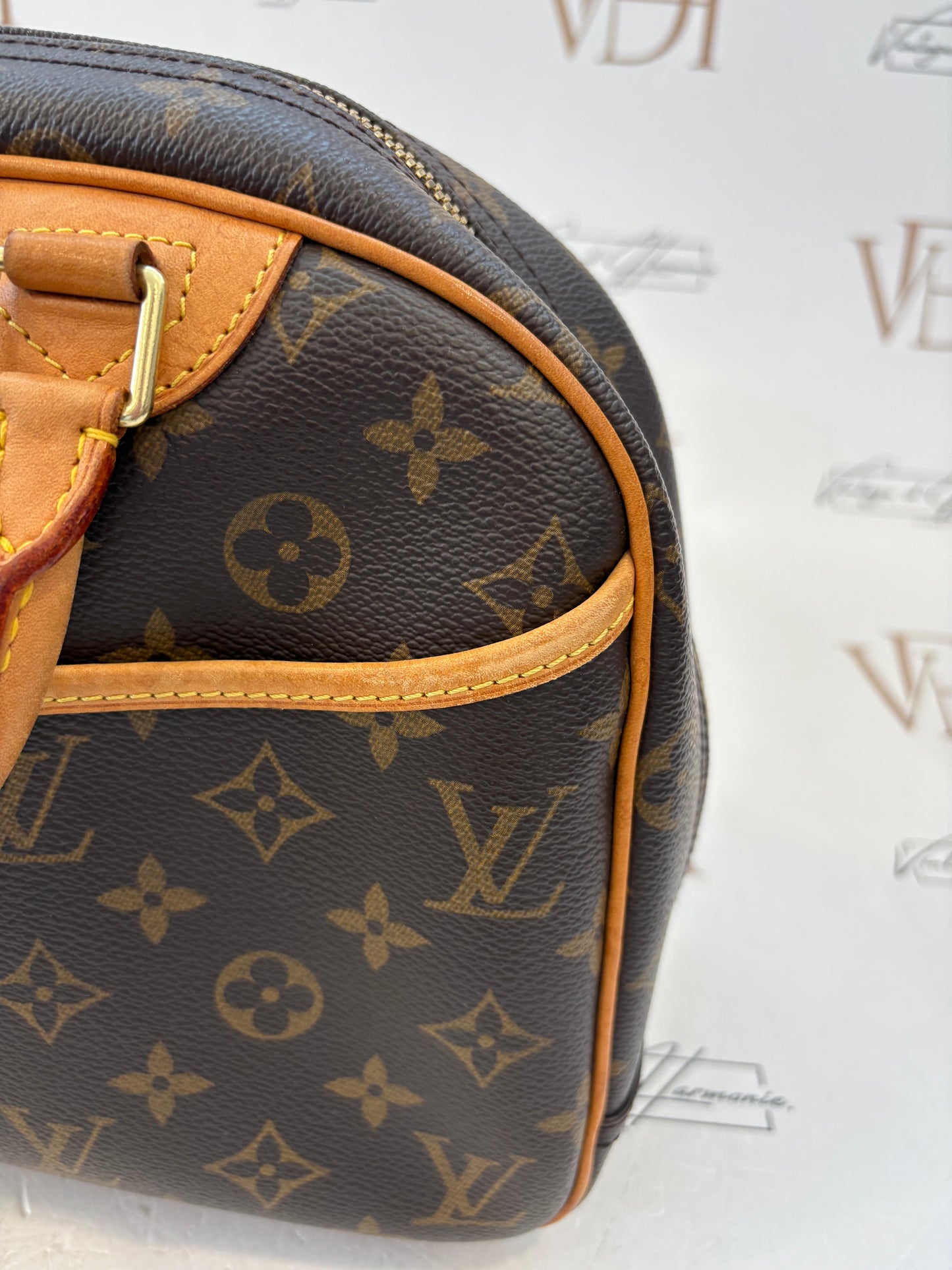 018187 - Louis Vuitton Trouville