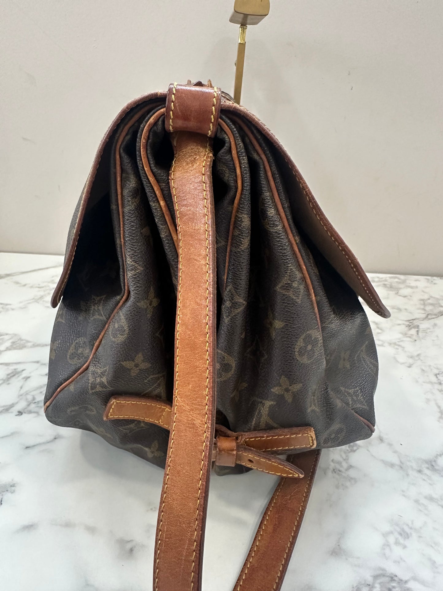 Louis Vuitton Saumur 35
