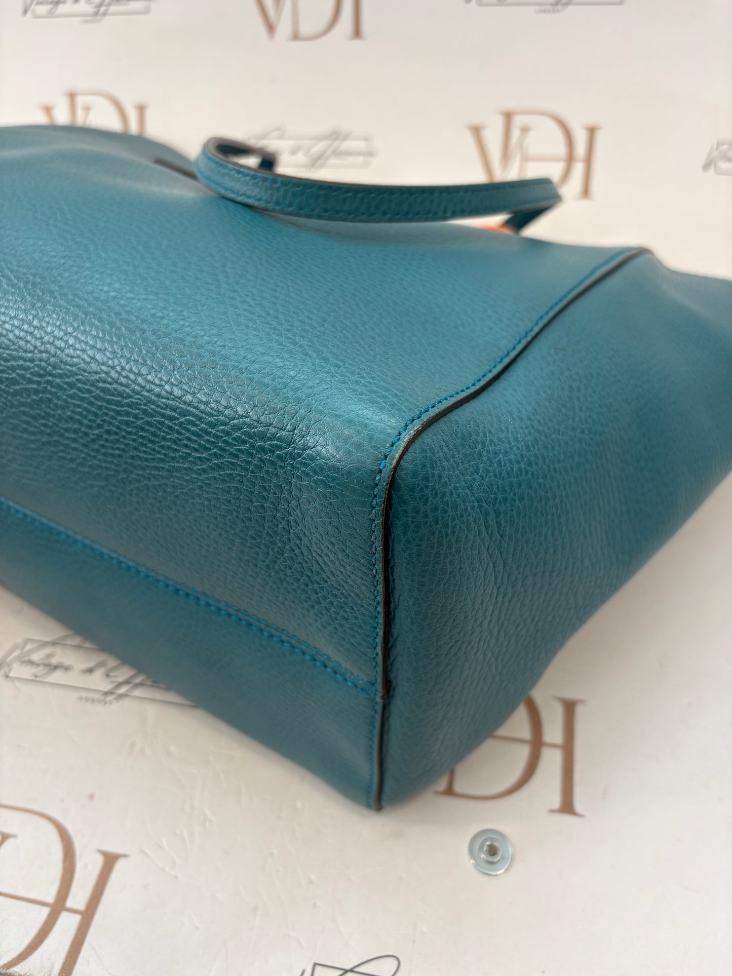 383913 - Gucci Swing