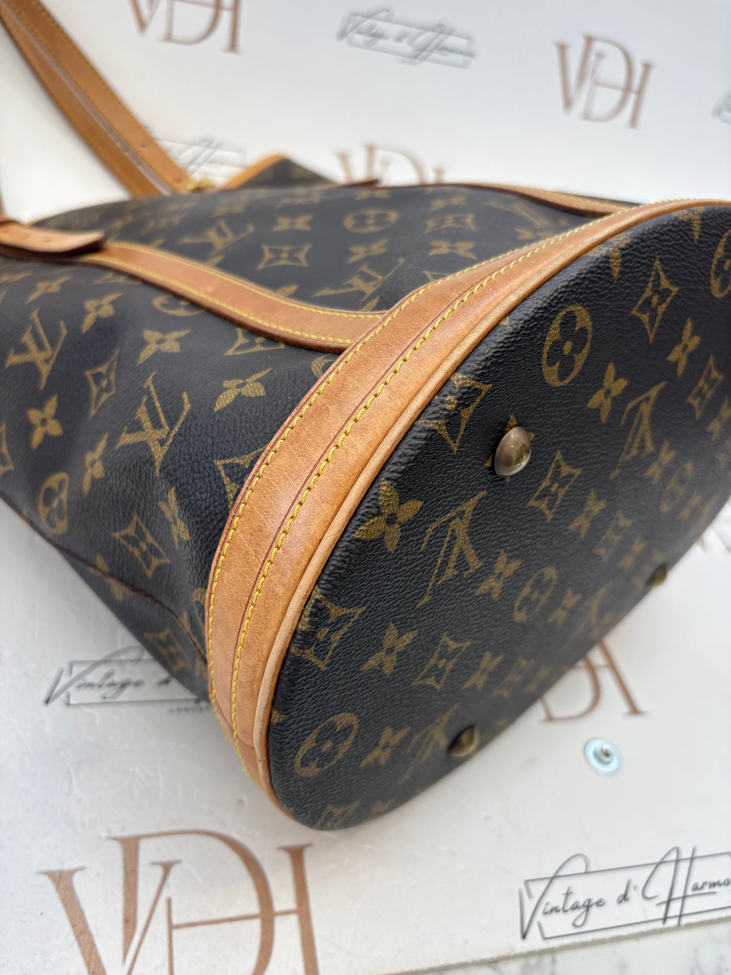018885 - Louis Vuitton Bucket GM