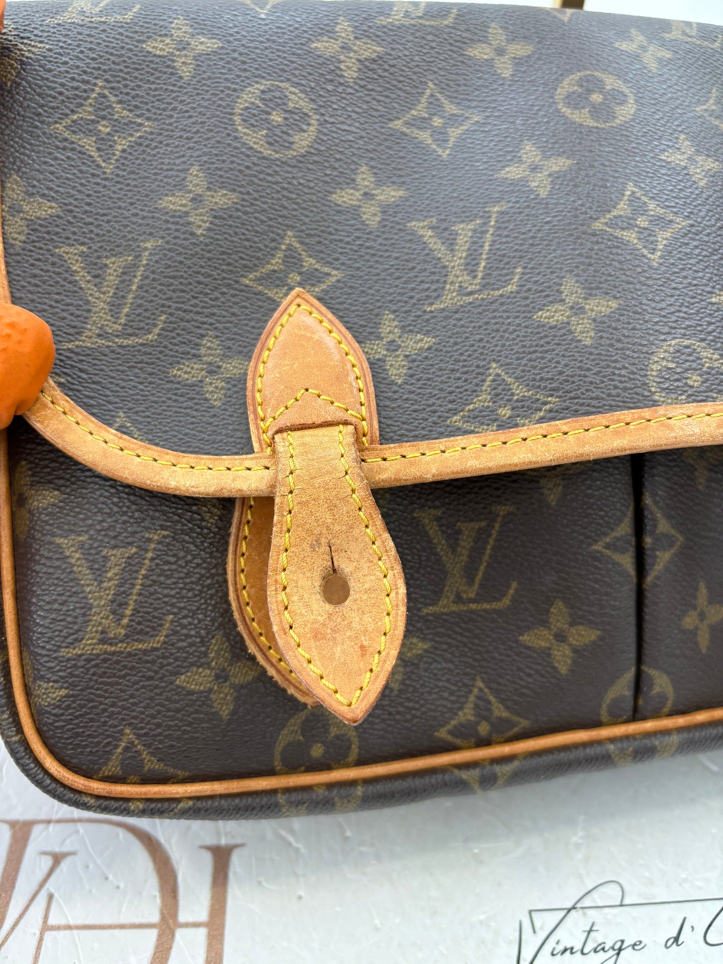 018262 - Louis Vuitton Gibeciere MM