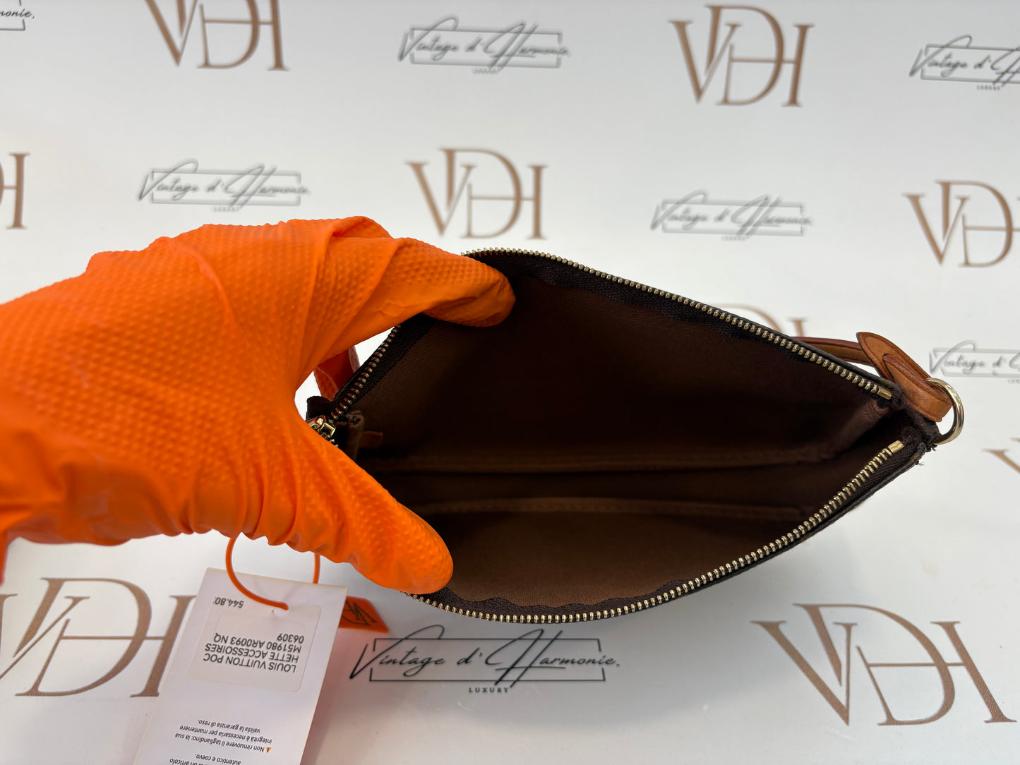 018106 - Louis Vuitton Pochette Accessoires