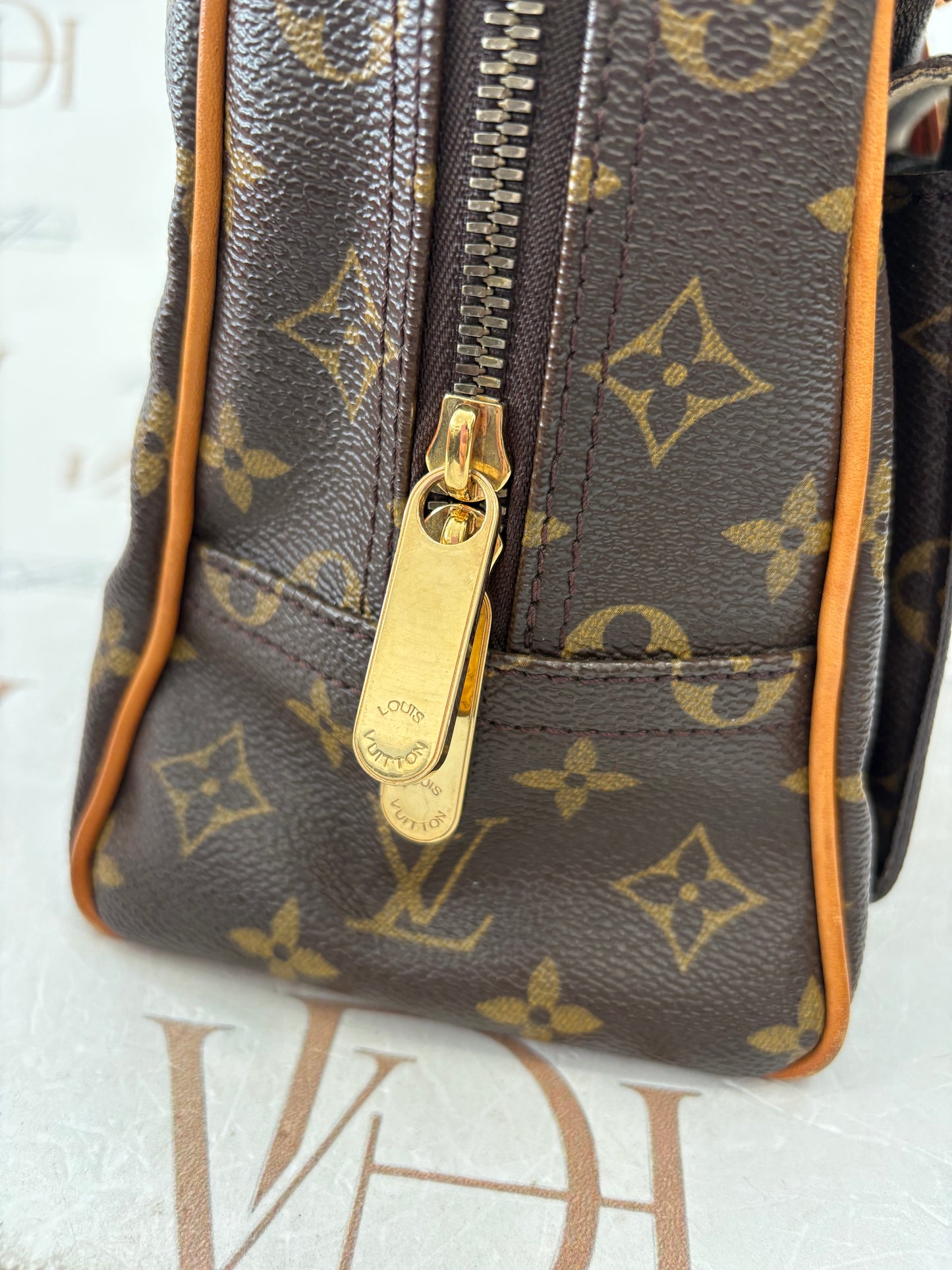 017664 - Louis Vuitton Manhattan GM