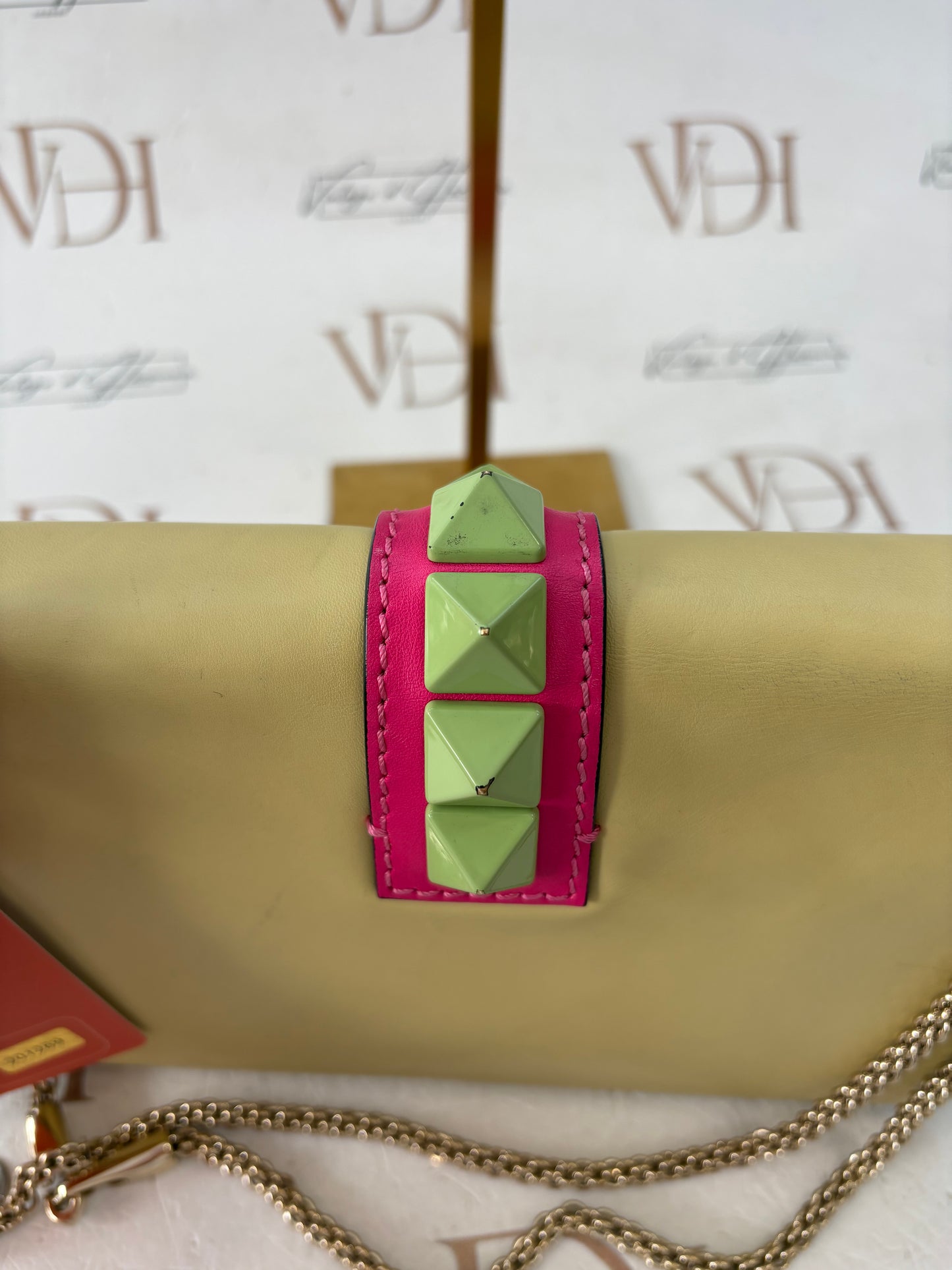 201269 - Valentino Glam Lock