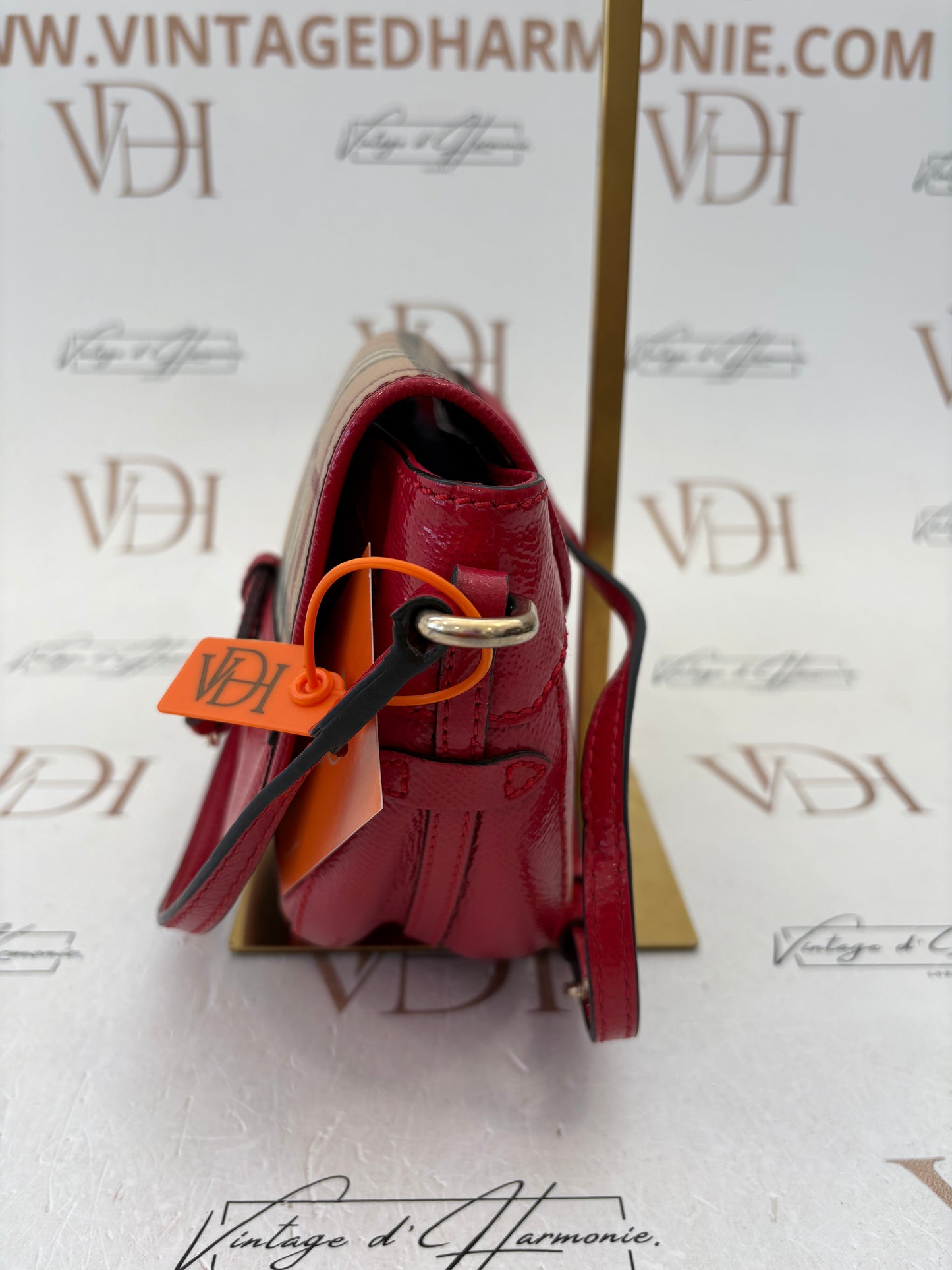018974 - Burberry Red House