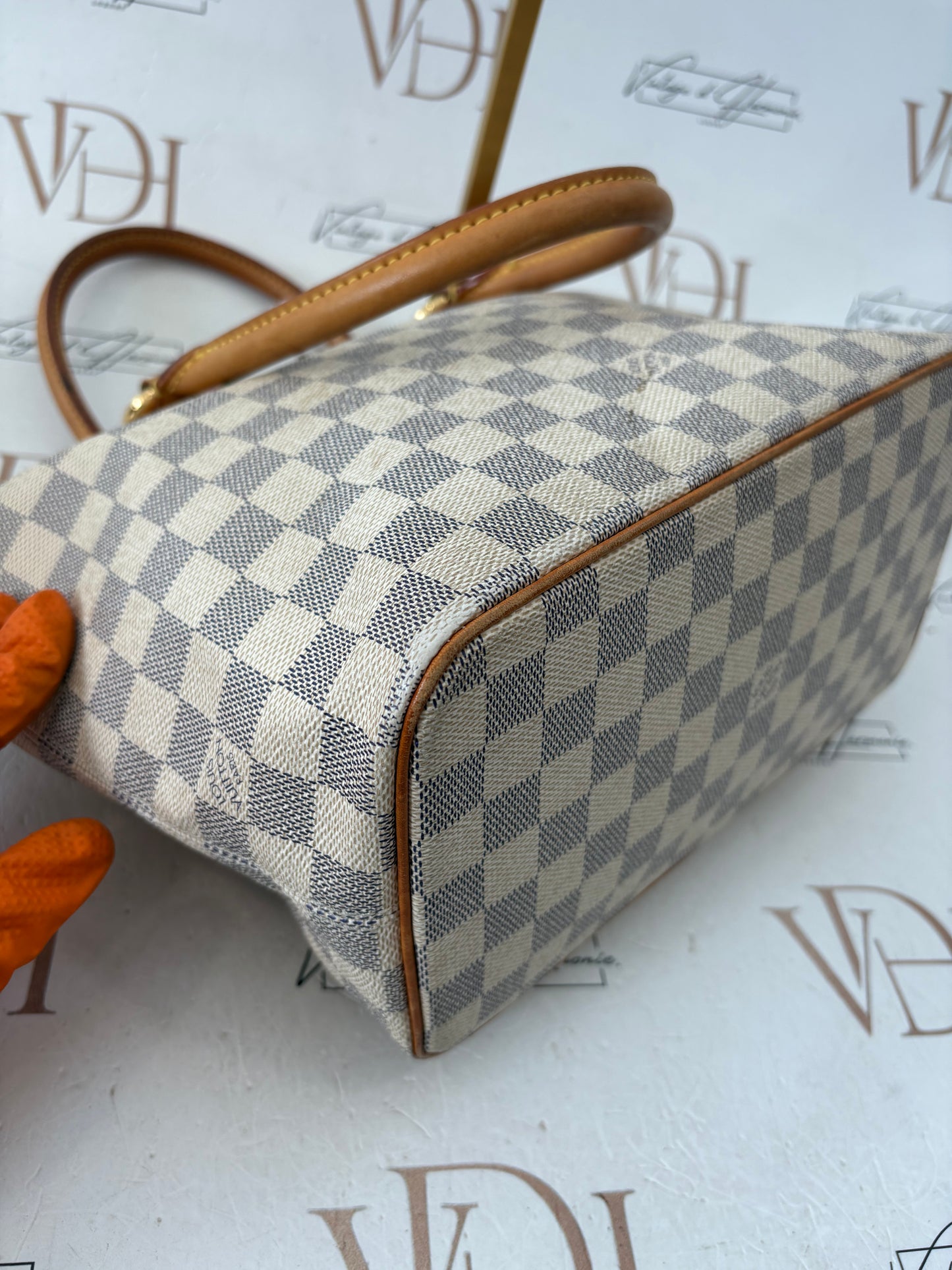 018140 - Louis Vuitton Saleya PM