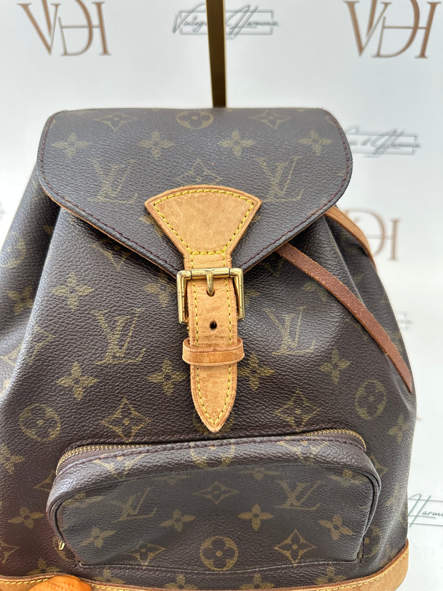 018721 - Louis Vuitton Montsouris MM