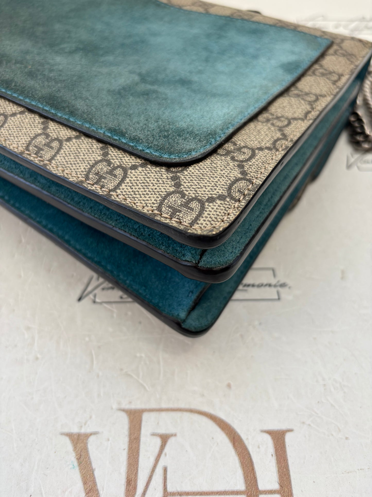 200770 - Gucci Dionysus
