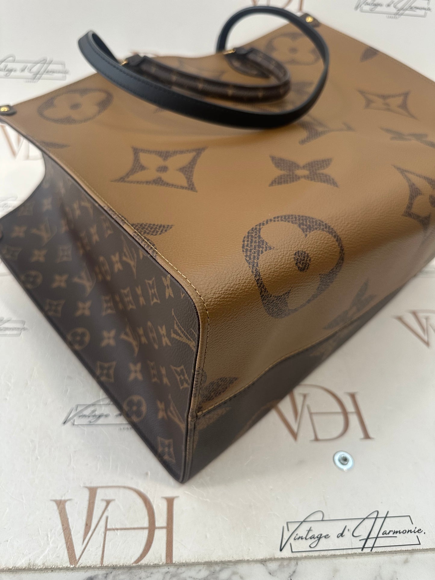 384067 - LV Onthego