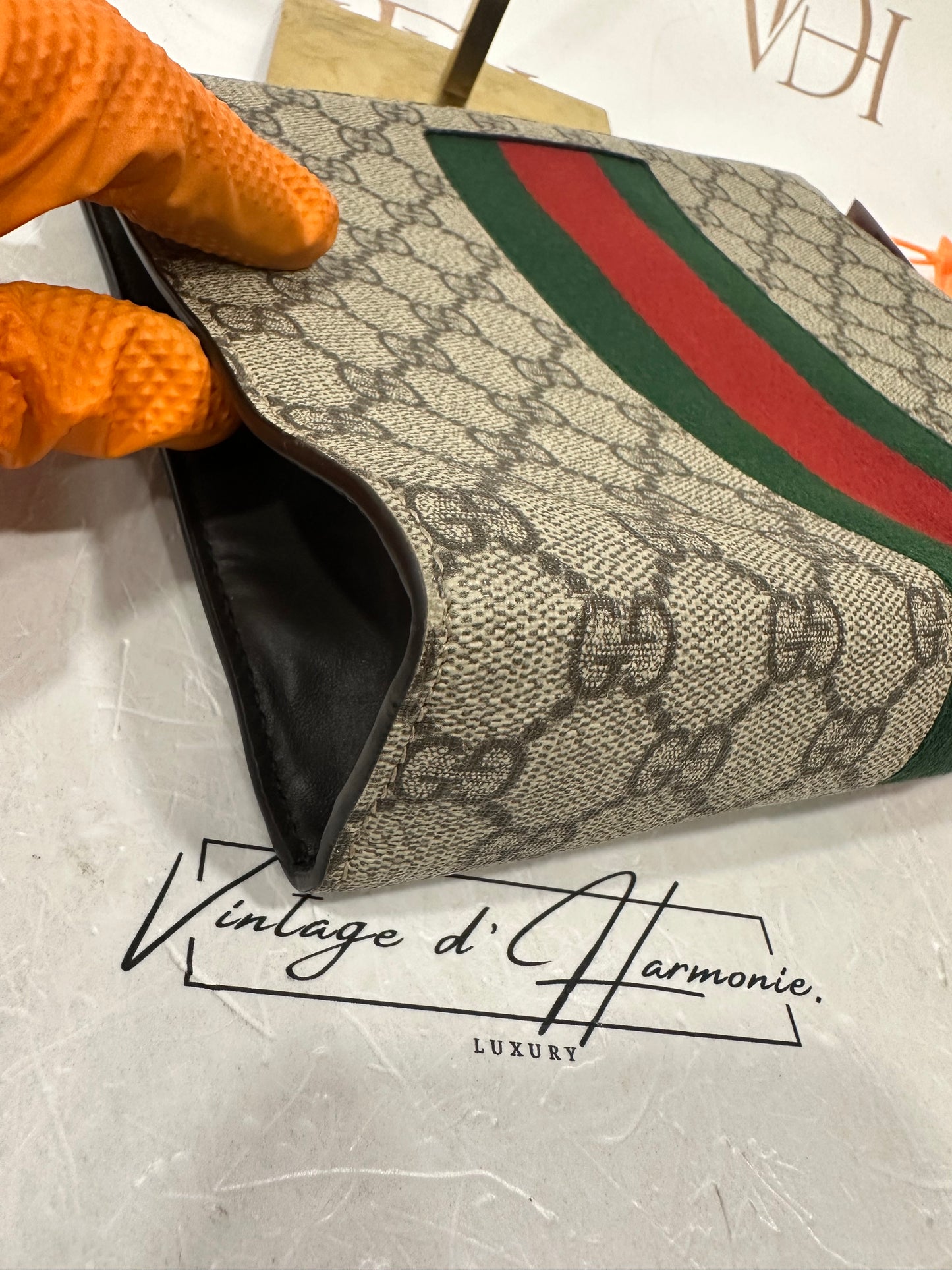 383096 - Gucci Supreme